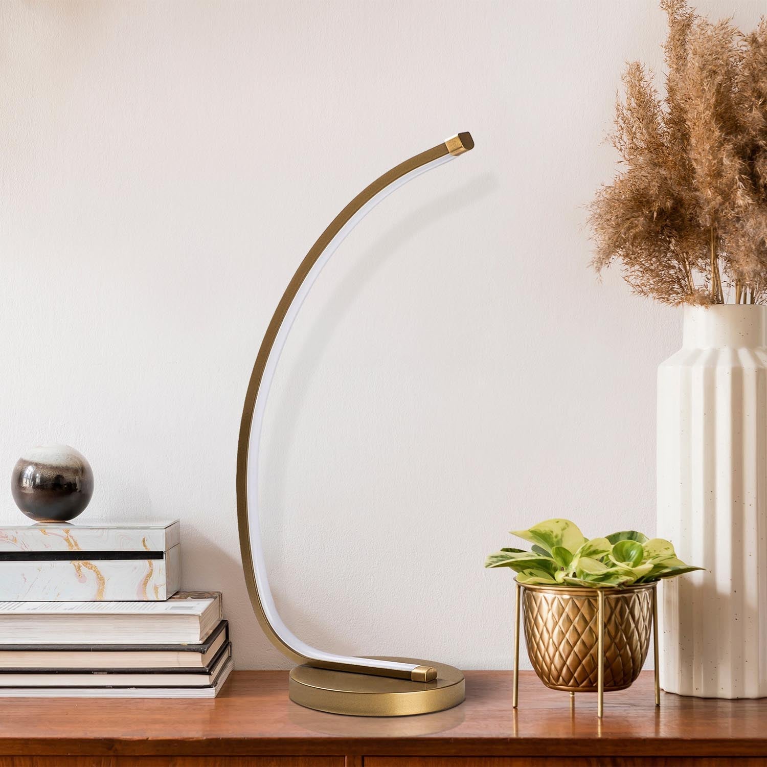 Bevel - 13322 in Gold präsentiert im Onlineshop von KAQTU Design AG. Tischleuchte ist von Opviq