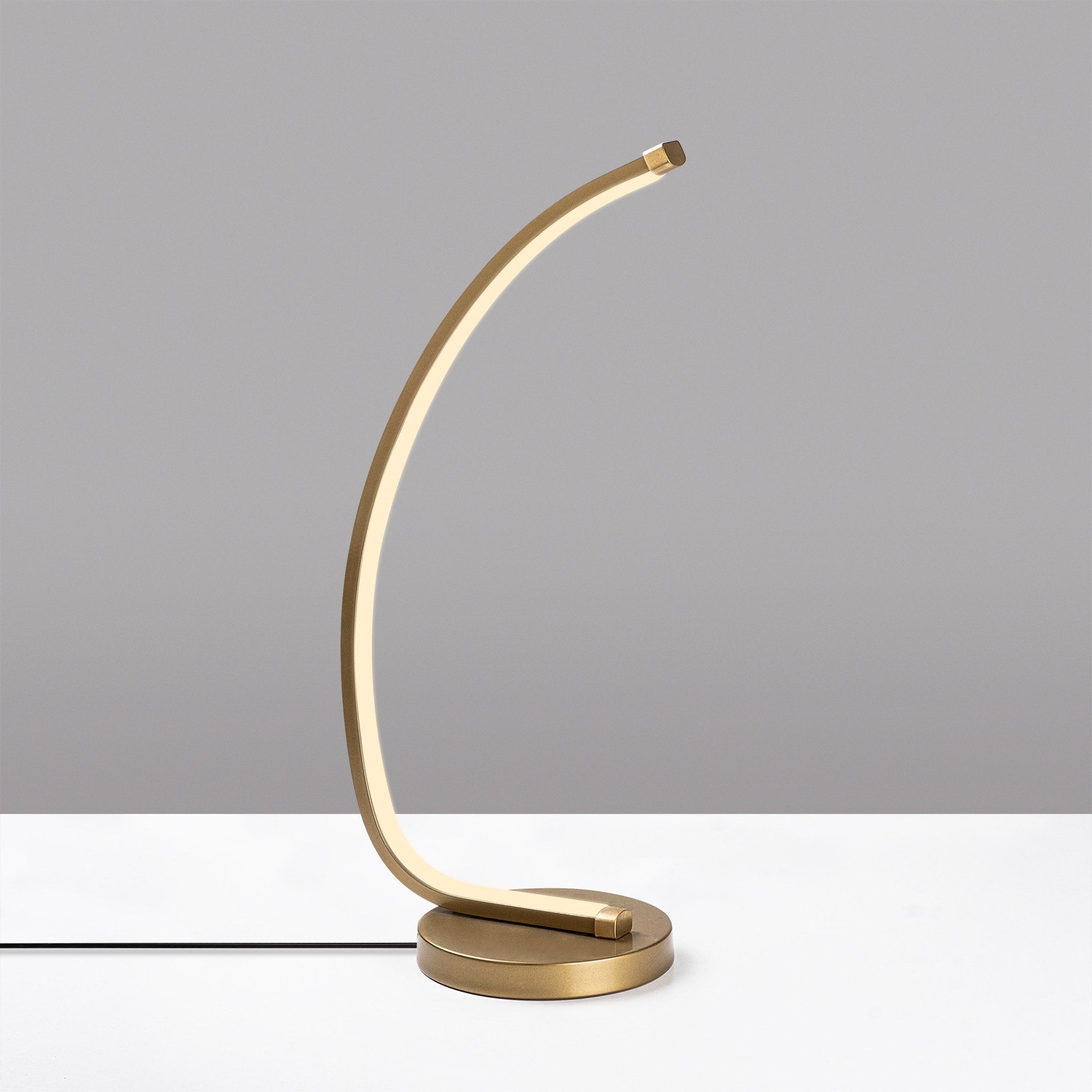 Bevel - 13322 in Gold präsentiert im Onlineshop von KAQTU Design AG. Tischleuchte ist von Opviq