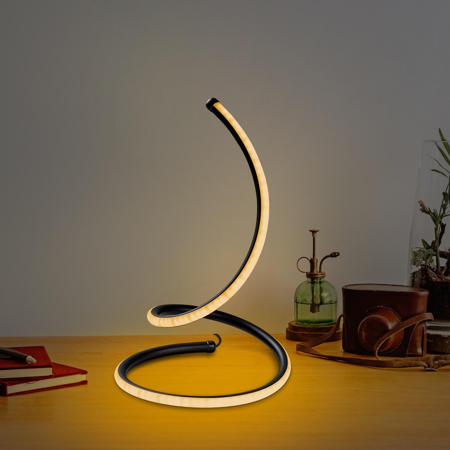 Yay - 13286 in Schwarz präsentiert im Onlineshop von KAQTU Design AG. Tischleuchte ist von Opviq