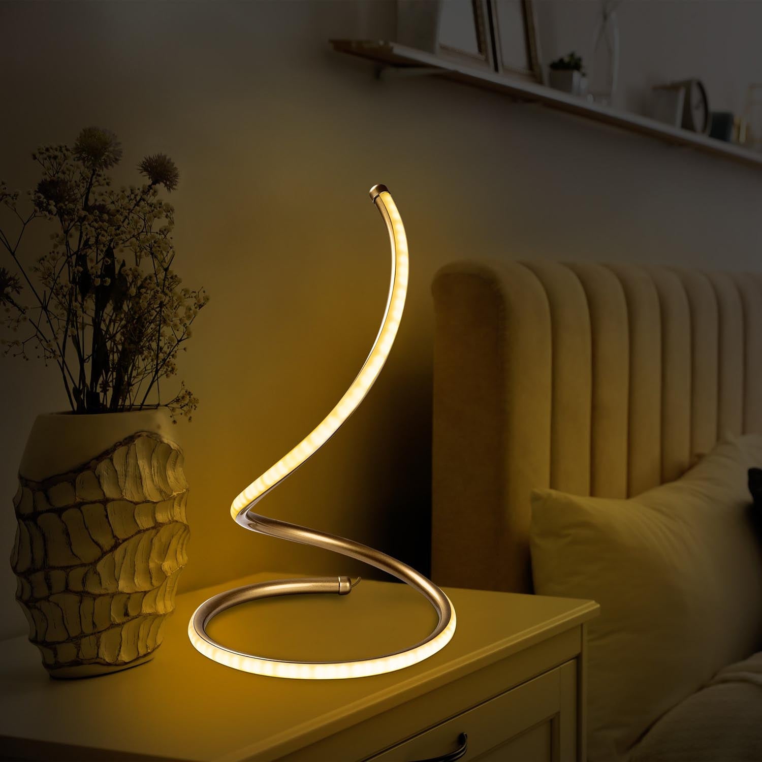 Yay - 13287 in Gold präsentiert im Onlineshop von KAQTU Design AG. Tischleuchte ist von Opviq