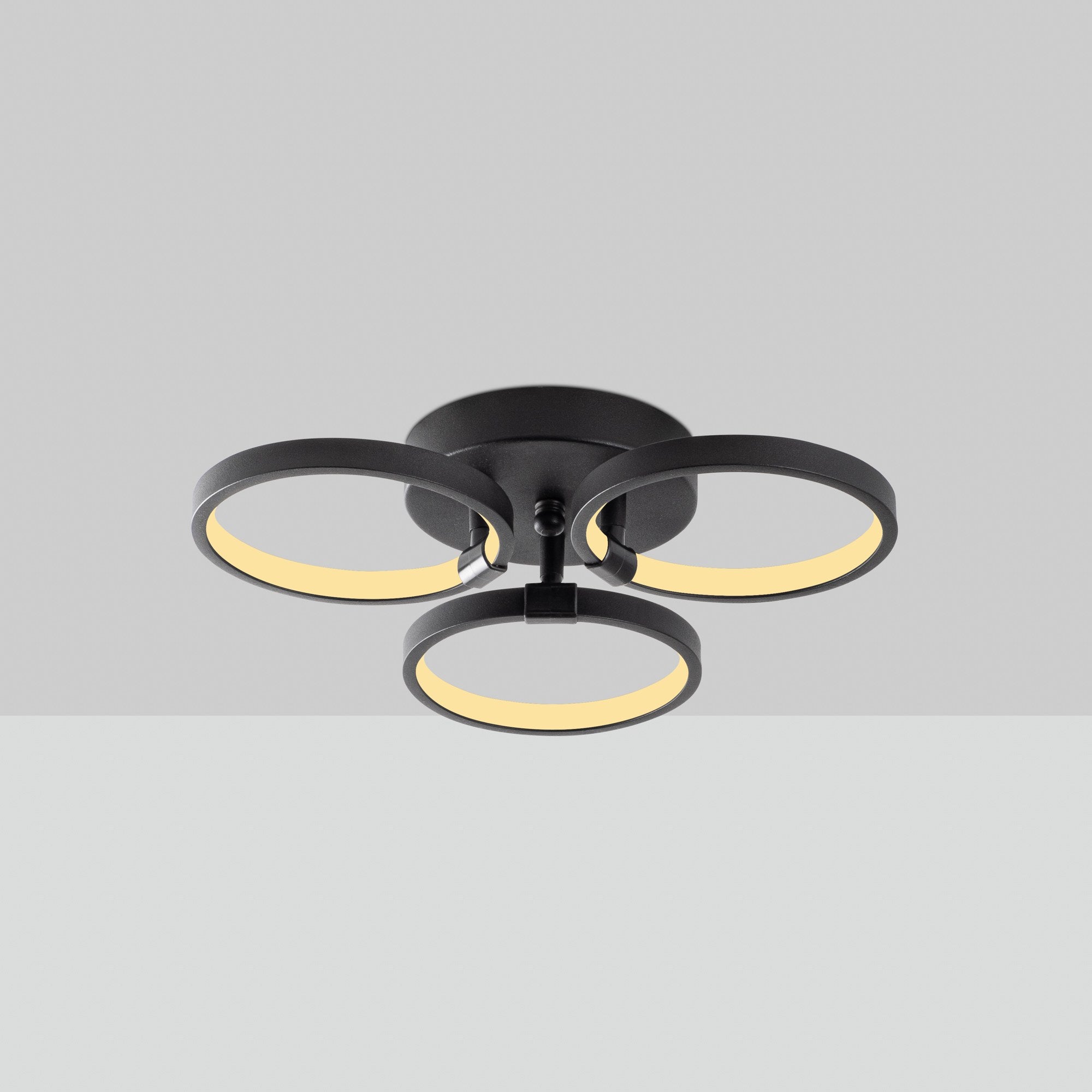 Halka-13310 in Schwarz präsentiert im Onlineshop von KAQTU Design AG. Deckenleuchte ist von Opviq