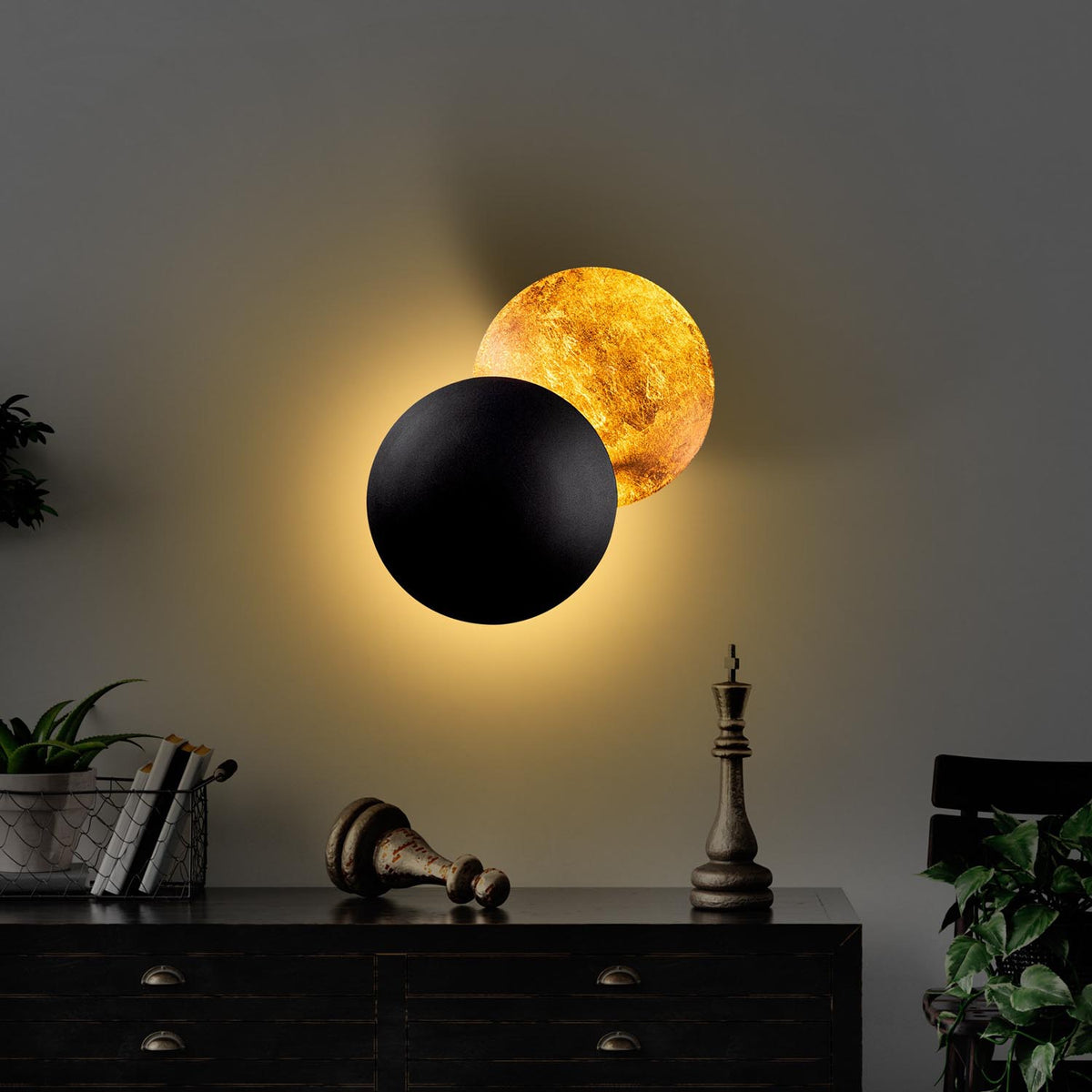 Yosma Wandleuchte - Schwarz
 Kupfer in Schwarz / Kupfer präsentiert im Onlineshop von KAQTU Design AG. Wandleuchte ist von Opviq