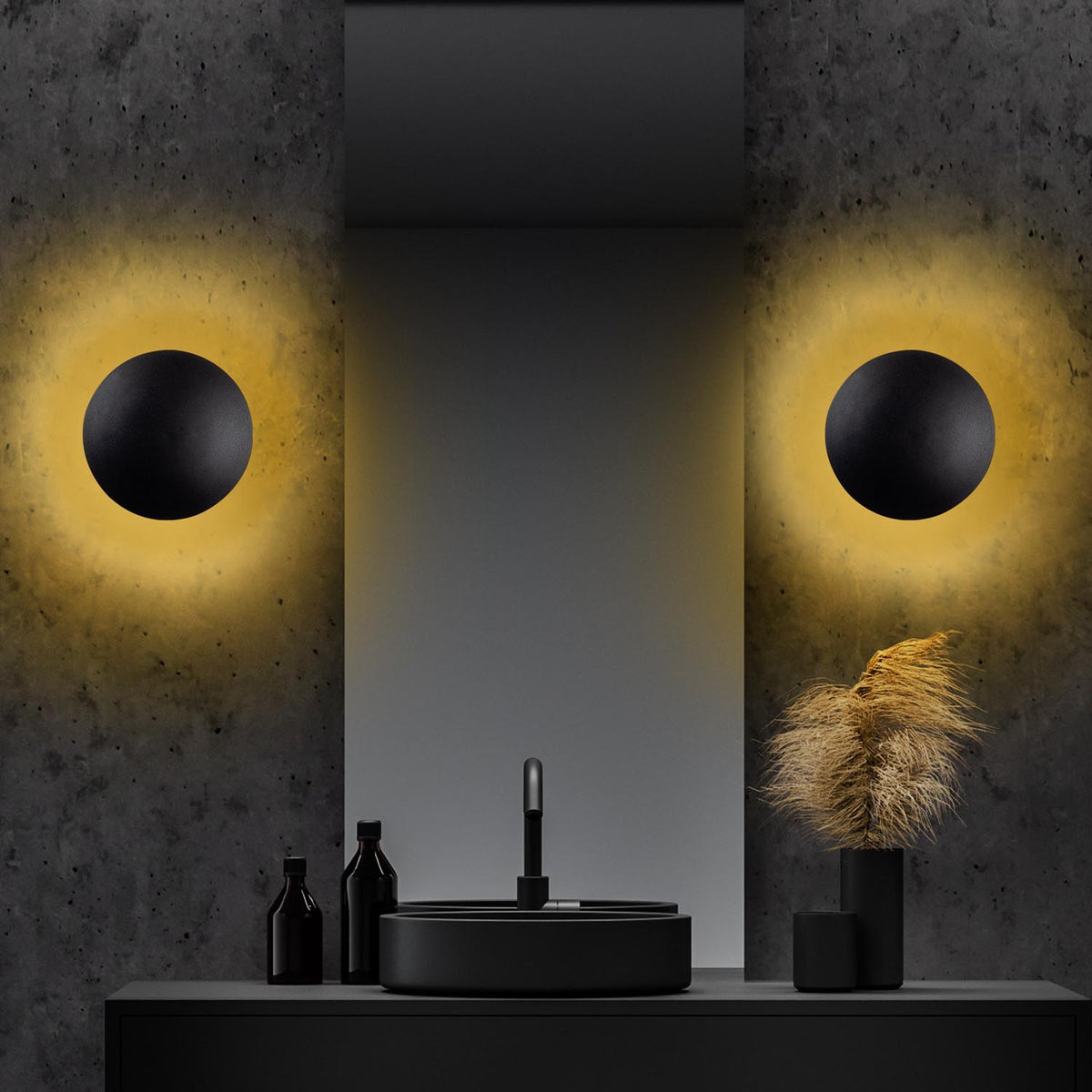 Yosma Wandleuchte - Schwarz
 Kupfer in Schwarz / Kupfer präsentiert im Onlineshop von KAQTU Design AG. Wandleuchte ist von Opviq