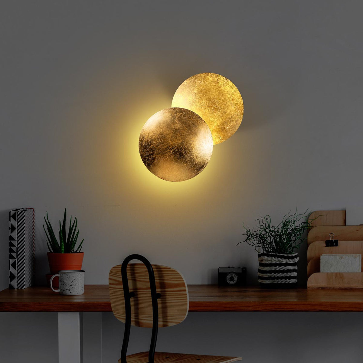 Yosma Wandleuchte - Gold in Gold präsentiert im Onlineshop von KAQTU Design AG. Wandleuchte ist von Opviq