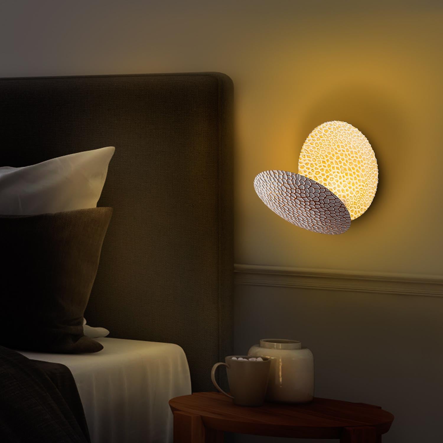 Yosma-13646 in Weisses Gold präsentiert im Onlineshop von KAQTU Design AG. Wandleuchte ist von Opviq