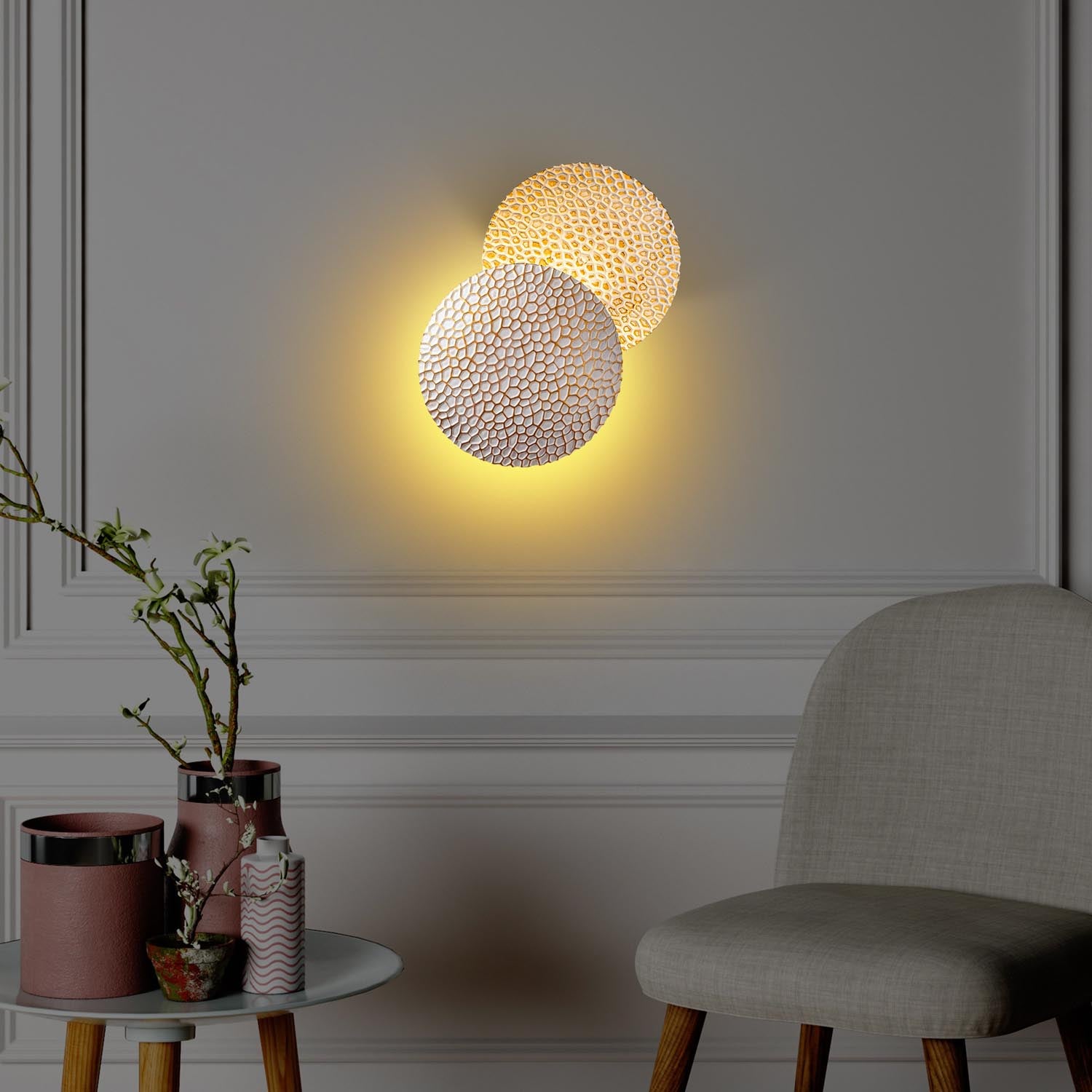 Yosma-13646 in Weisses Gold präsentiert im Onlineshop von KAQTU Design AG. Wandleuchte ist von Opviq