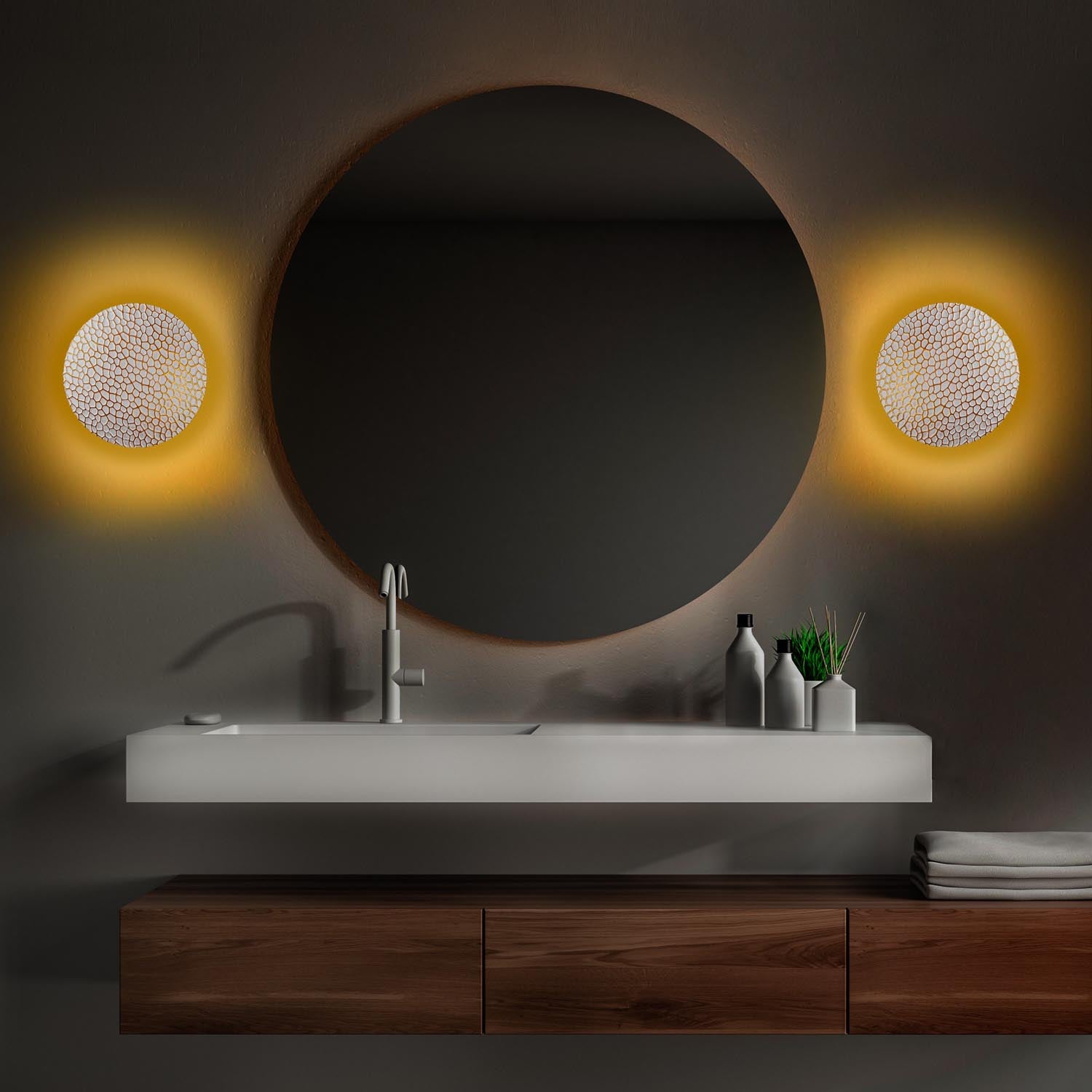 Yosma-13646 in Weisses Gold präsentiert im Onlineshop von KAQTU Design AG. Wandleuchte ist von Opviq
