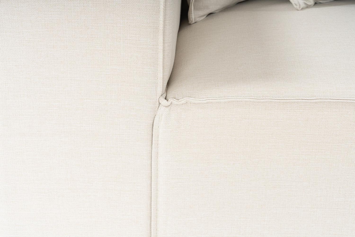Frida 4 - Ecru in Ecru präsentiert im Onlineshop von KAQTU Design AG. Ecksofa ist von Atelier Del Sofa
