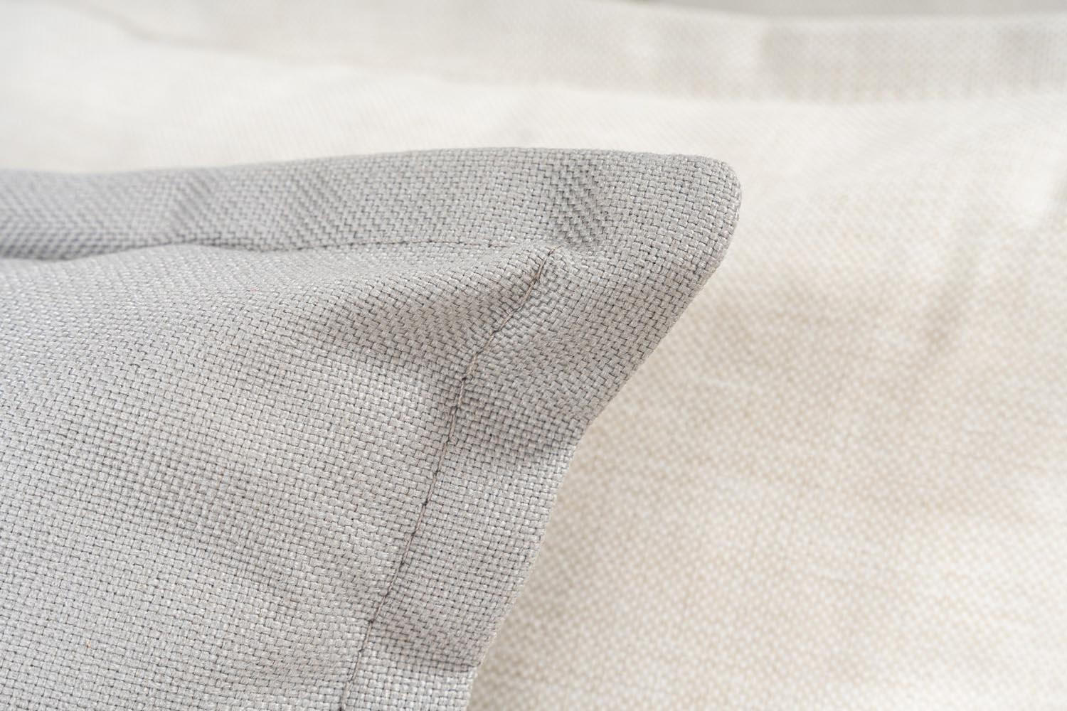 Frida 4 - Ecru in Ecru präsentiert im Onlineshop von KAQTU Design AG. Ecksofa ist von Atelier Del Sofa