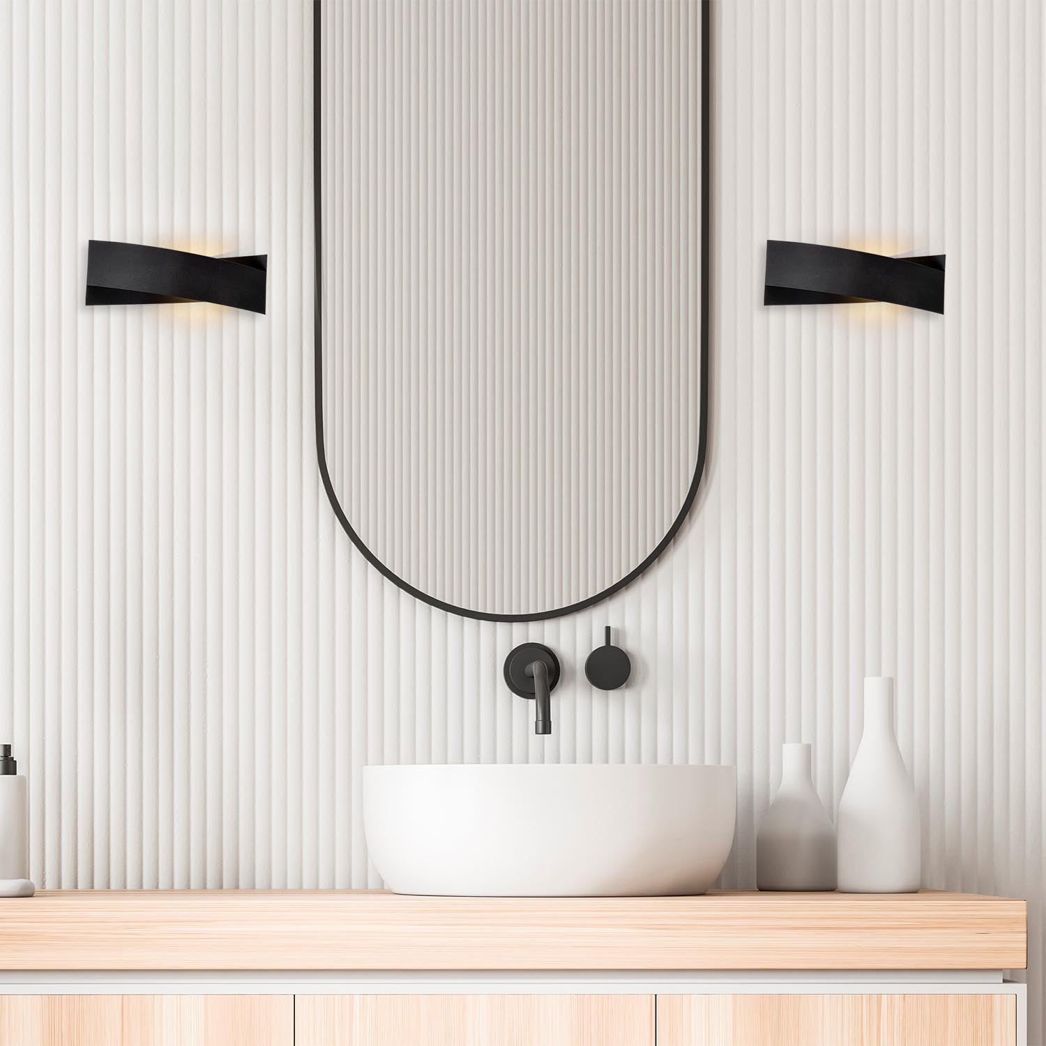 7156 - Black in Schwarz präsentiert im Onlineshop von KAQTU Design AG. Wandleuchte ist von Opviq