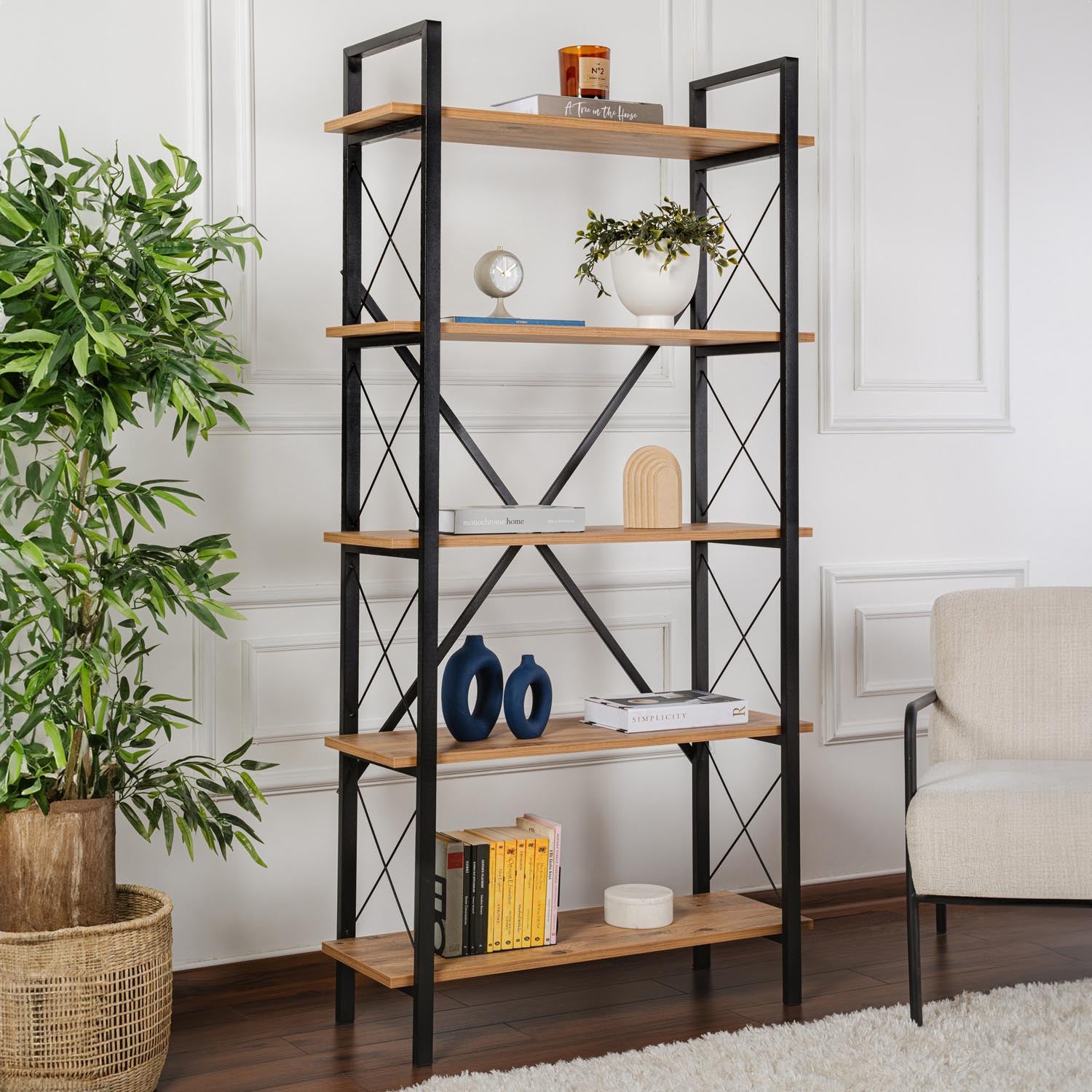 Elysian - Atlantic Pine, Black in Atlantische Kiefer Schwarz präsentiert im Onlineshop von KAQTU Design AG. Bücherregal ist von Nordure