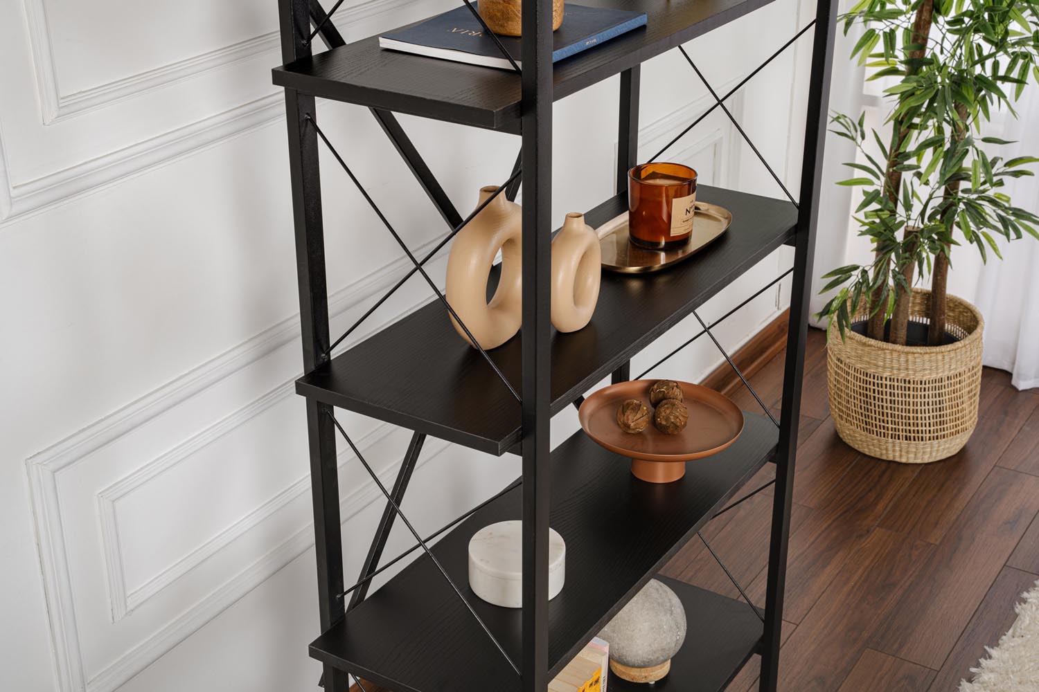 Elysian - Wood Black, Black in Holz Schwarz
 Schwarz präsentiert im Onlineshop von KAQTU Design AG. Bücherregal ist von Nordure