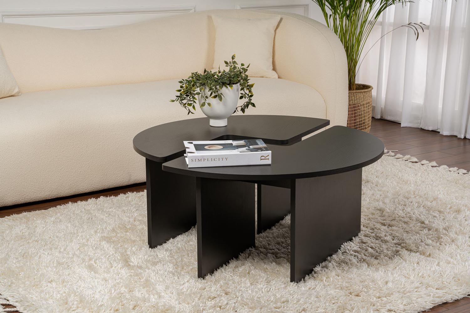 Moira - Wood Black in Holz Schwarz präsentiert im Onlineshop von KAQTU Design AG. Beistelltisch ist von Nordure