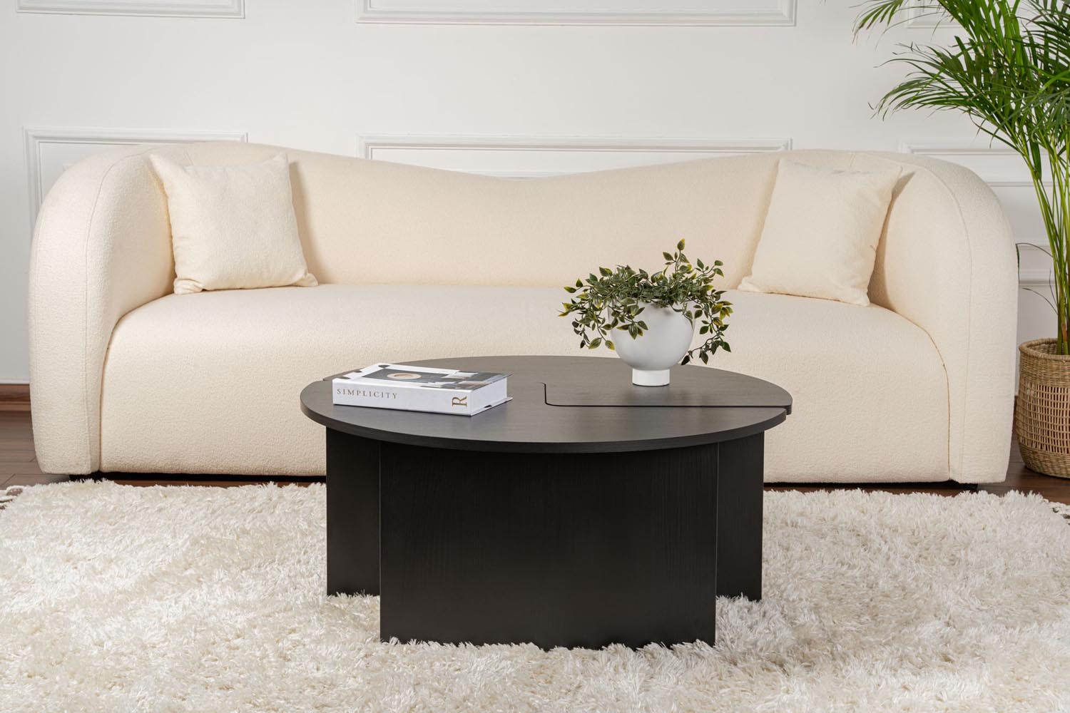 Moira - Wood Black in Holz Schwarz präsentiert im Onlineshop von KAQTU Design AG. Beistelltisch ist von Nordure