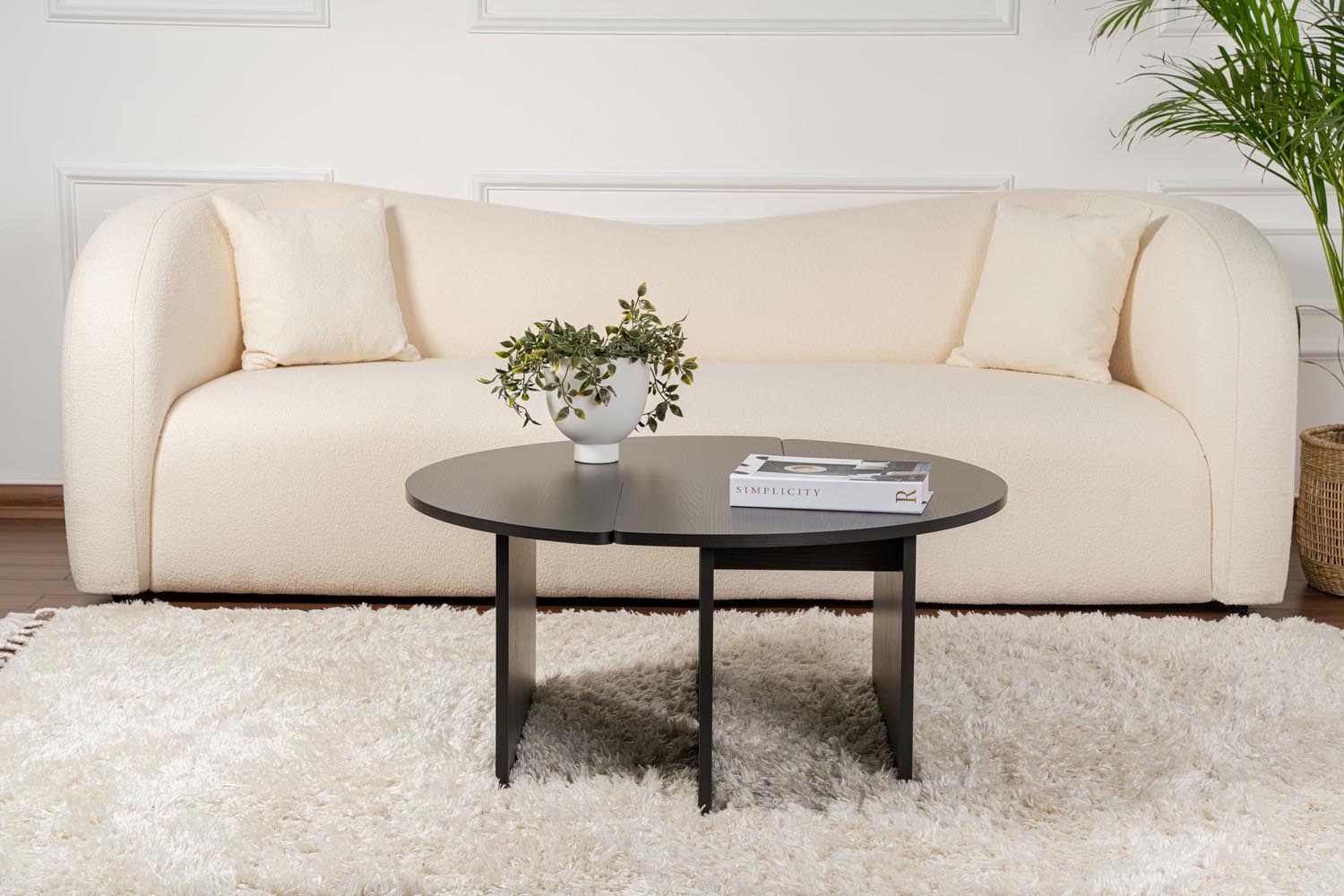 Moira - Wood Black in Holz Schwarz präsentiert im Onlineshop von KAQTU Design AG. Beistelltisch ist von Nordure