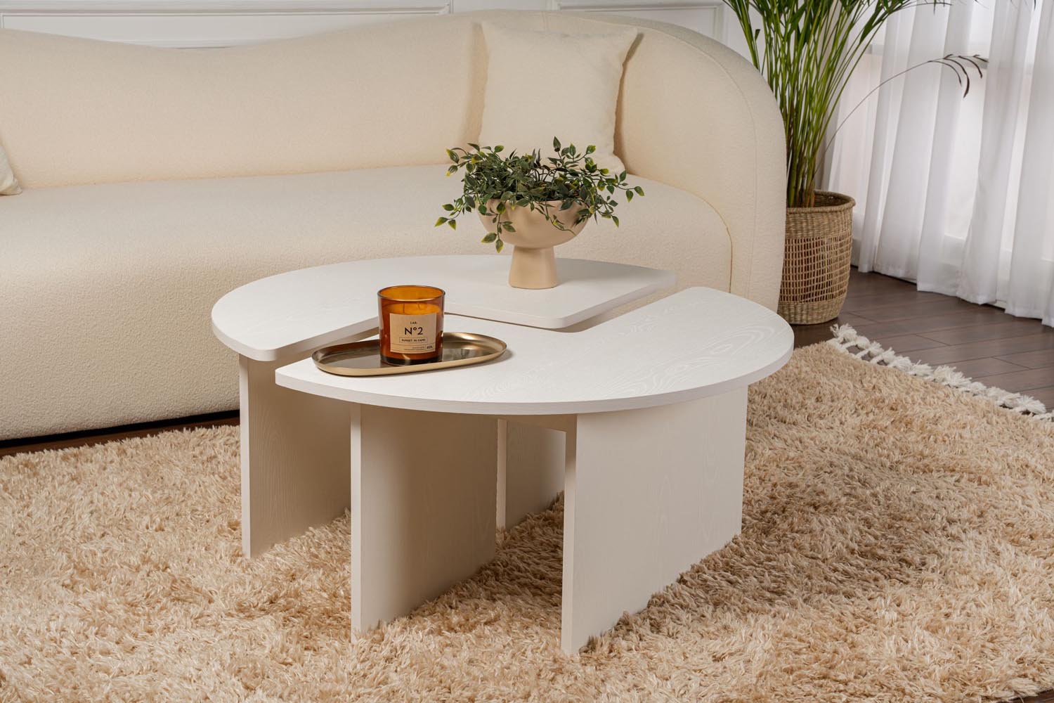Moira - Wood White in Holzweiss präsentiert im Onlineshop von KAQTU Design AG. Beistelltisch ist von Nordure