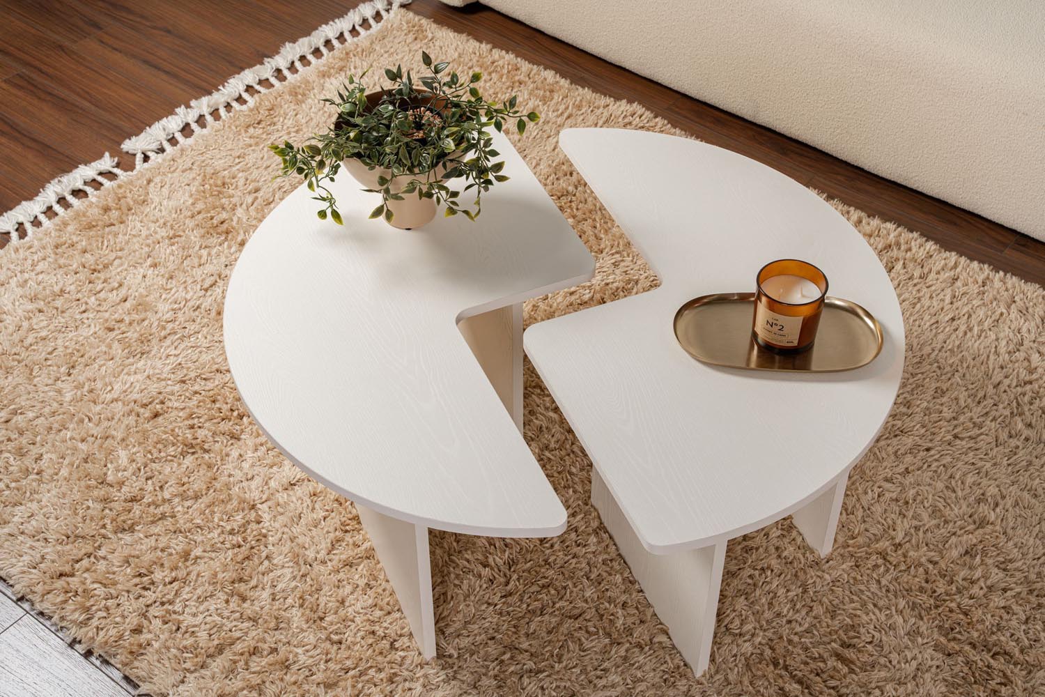 Moira - Wood White in Holzweiss präsentiert im Onlineshop von KAQTU Design AG. Beistelltisch ist von Nordure