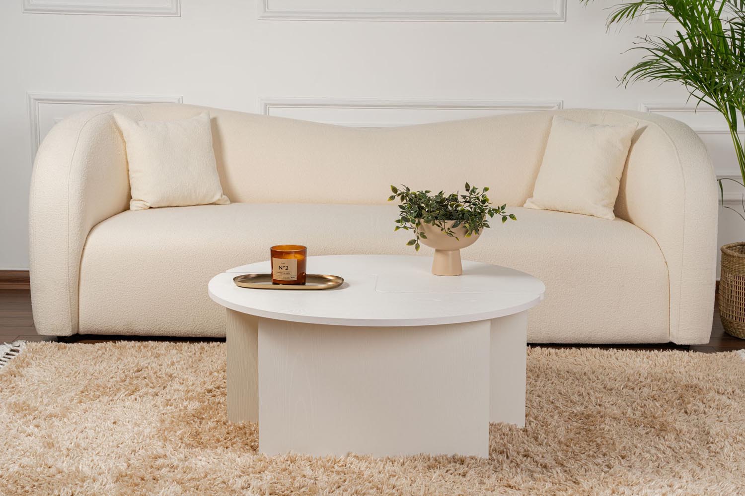 Moira - Wood White in Holzweiss präsentiert im Onlineshop von KAQTU Design AG. Beistelltisch ist von Nordure