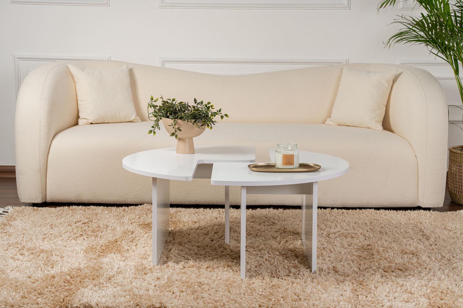 Moira - Natural White in Natürliches Weiss präsentiert im Onlineshop von KAQTU Design AG. Beistelltisch ist von Nordure