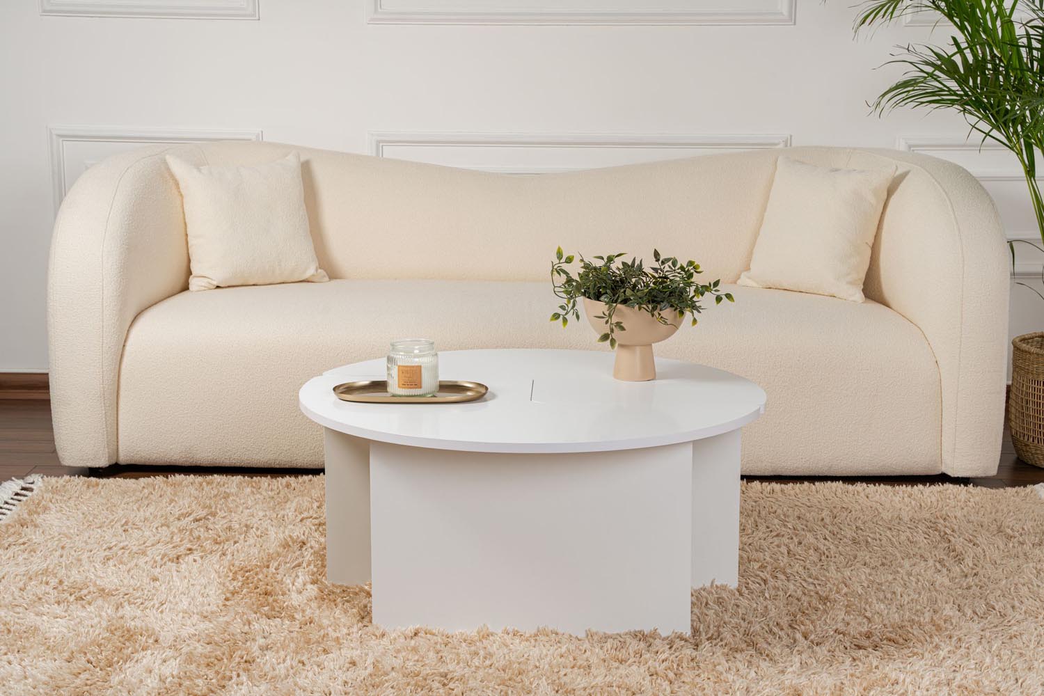 Moira - Natural White in Natürliches Weiss präsentiert im Onlineshop von KAQTU Design AG. Beistelltisch ist von Nordure