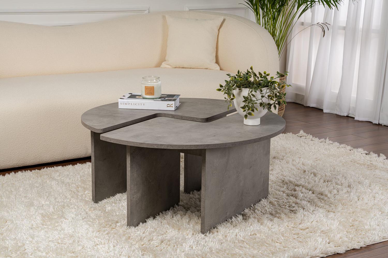 Moira - Concrete Grey in Beton Grau präsentiert im Onlineshop von KAQTU Design AG. Beistelltisch ist von Nordure