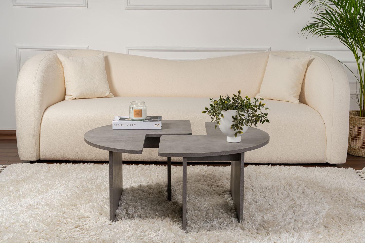 Moira - Concrete Grey in Beton Grau präsentiert im Onlineshop von KAQTU Design AG. Beistelltisch ist von Nordure