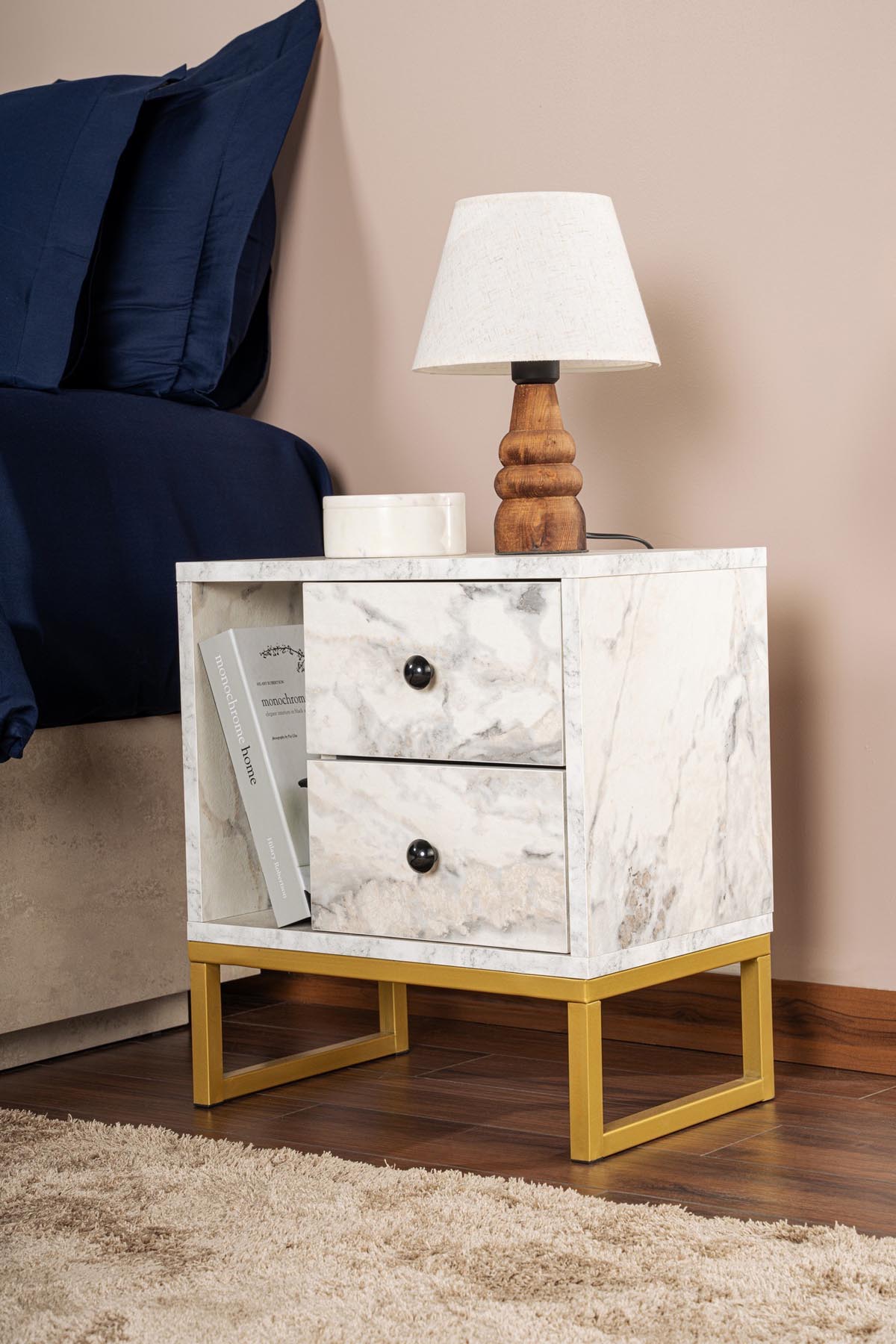 Glimmer - Fressia Marble, Gold in Freesia- Marmor Gold präsentiert im Onlineshop von KAQTU Design AG. Nachttisch ist von Nordure