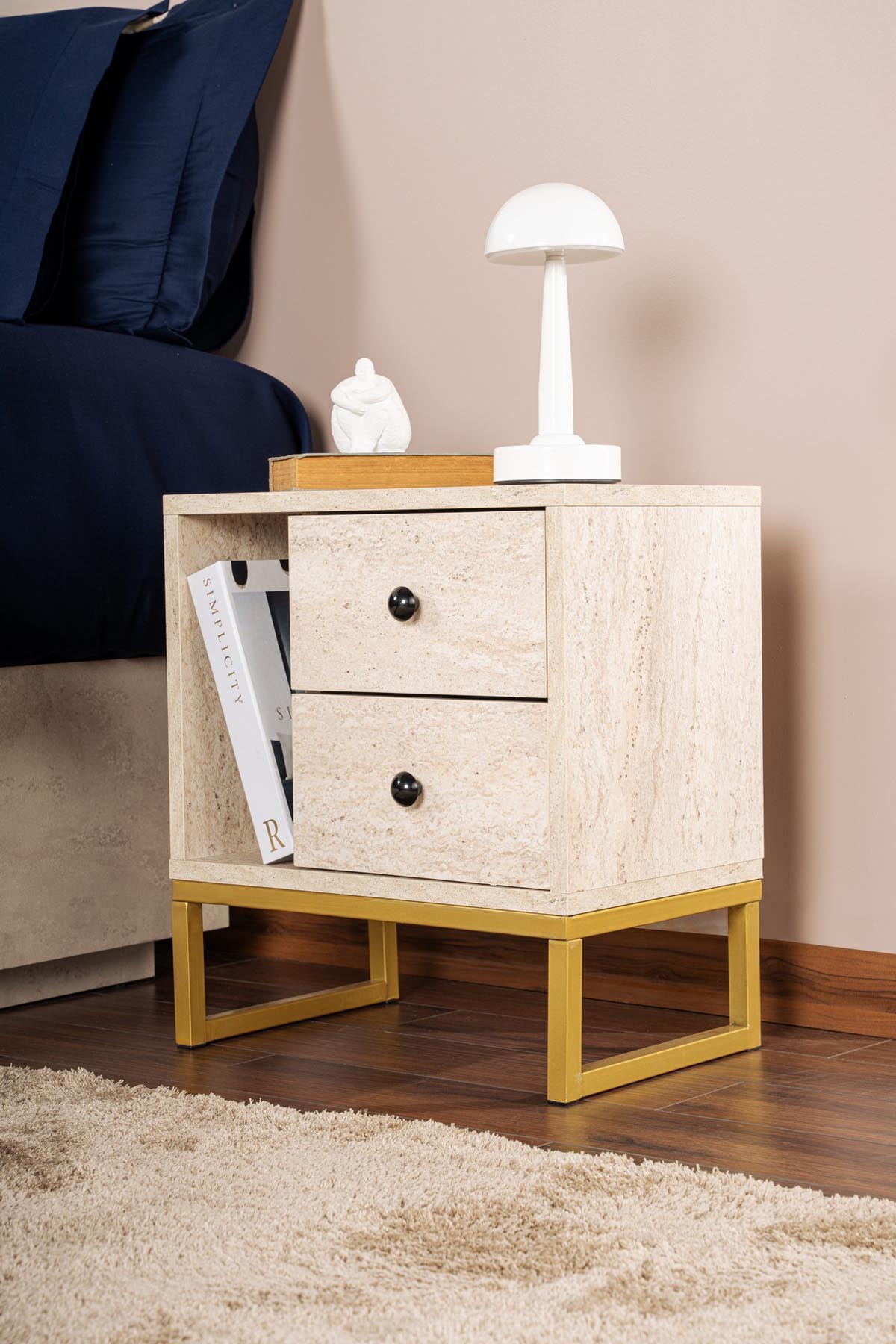 Glimmer - Travertine, Gold in Travertin Gold präsentiert im Onlineshop von KAQTU Design AG. Nachttisch ist von Nordure