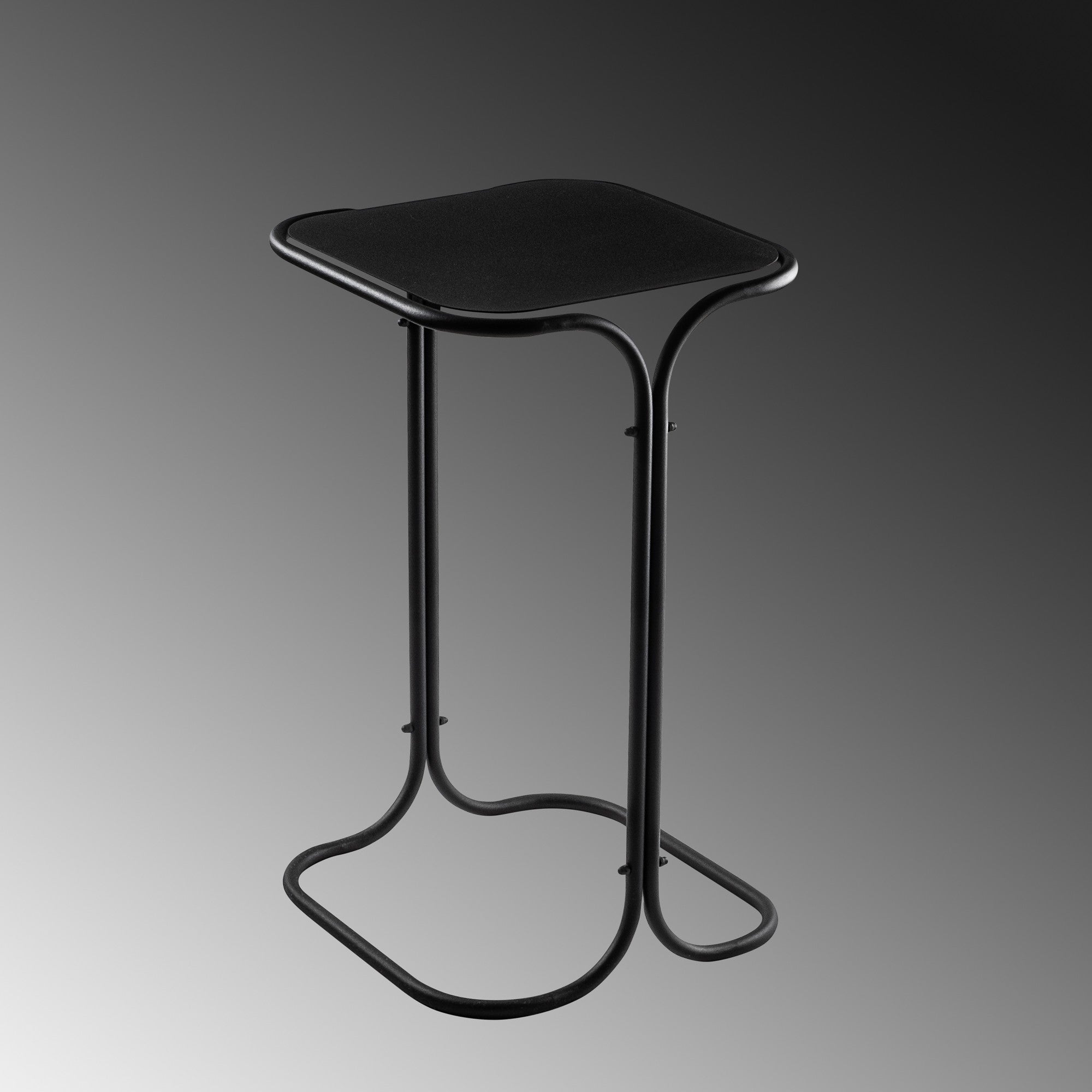 Shb-001 in Schwarz präsentiert im Onlineshop von KAQTU Design AG. Beistelltisch ist von Hanah Home