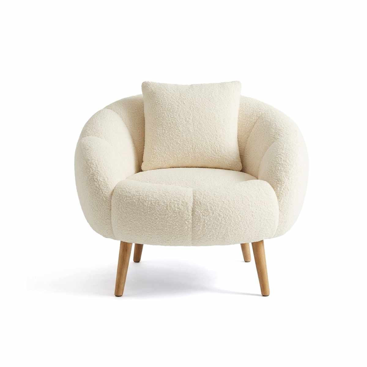 Weisser Ohrensessel Lida von Hanah Home mit Wellsoft-Bezug, geschwungener Rückenlehne und Beinen aus Eschenholz im Wing-Chair-Design.
