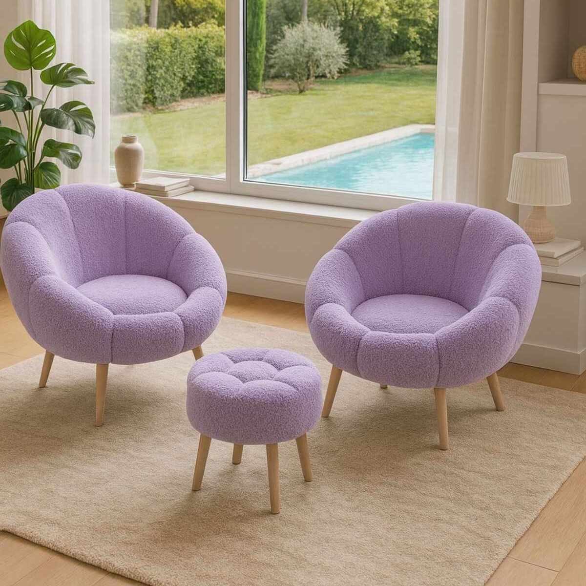 Lila Ohrensessel mit Wellsoft-Stoff und Eschenholzbeinen neben passendem Pouf, 3-teiliges Sitzmöbel-Set von Hanah Home in Flieder.