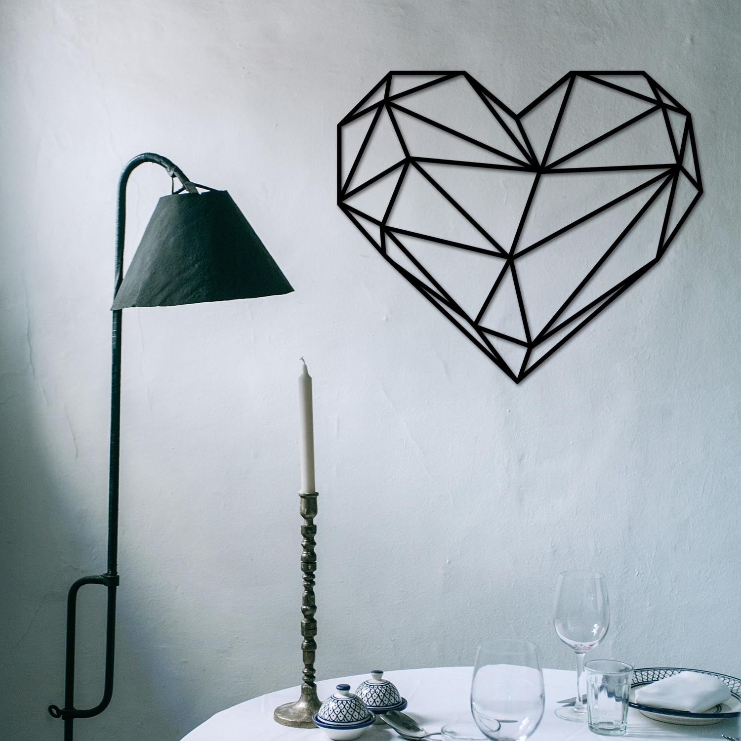 Heart Metal Decor in Schwarz präsentiert im Onlineshop von KAQTU Design AG. Wanddeko ist von Wallity