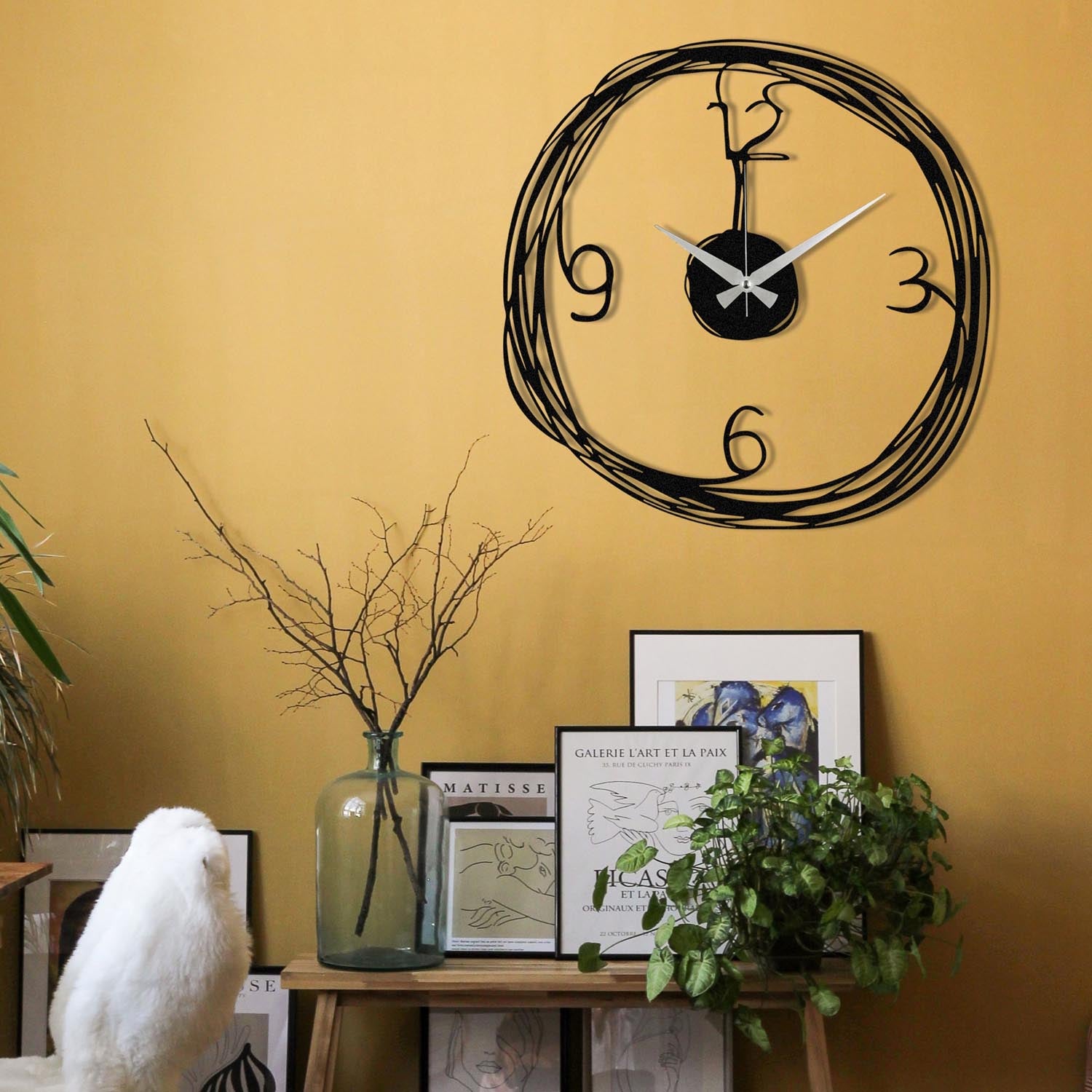 Gergo in Schwarz präsentiert im Onlineshop von KAQTU Design AG. Wanduhr ist von Wallity