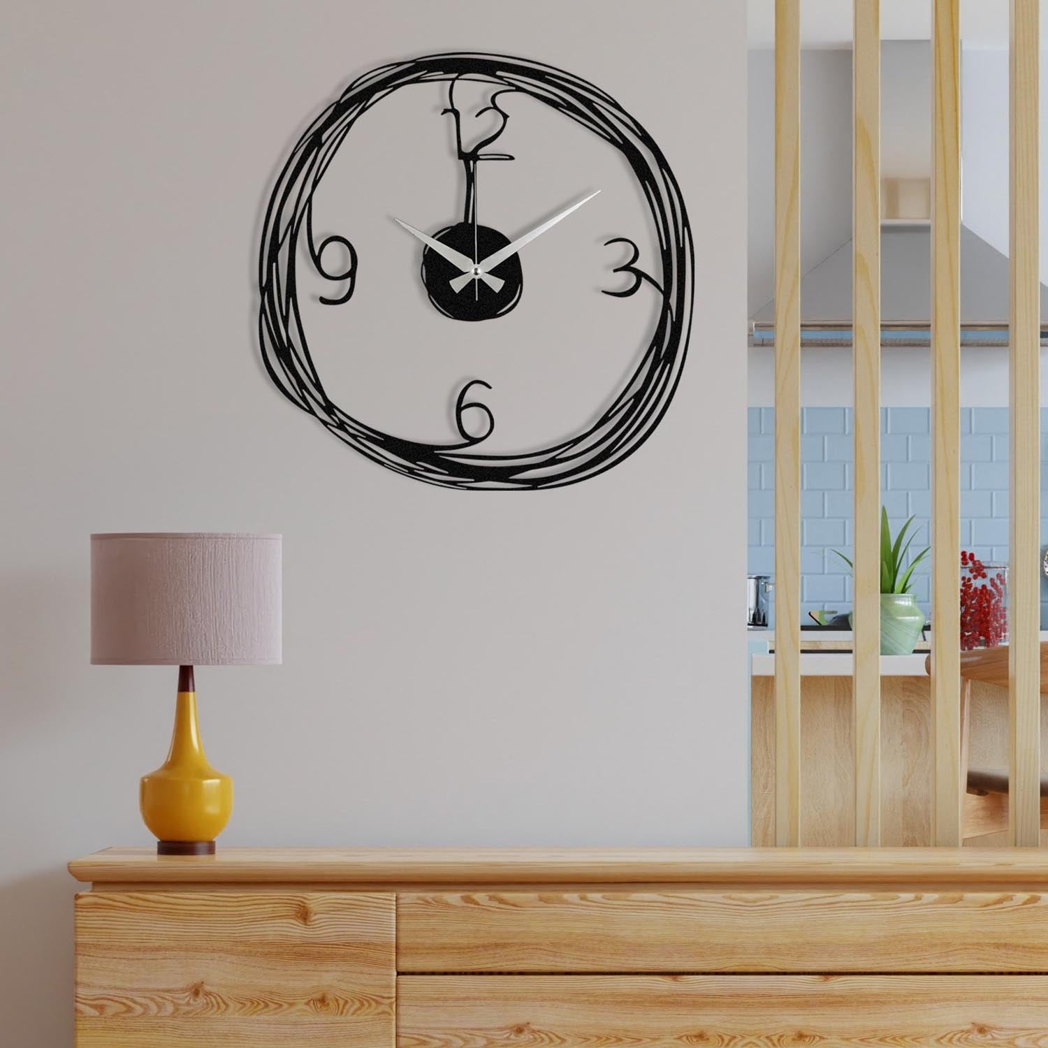 Gergo in Schwarz präsentiert im Onlineshop von KAQTU Design AG. Wanduhr ist von Wallity