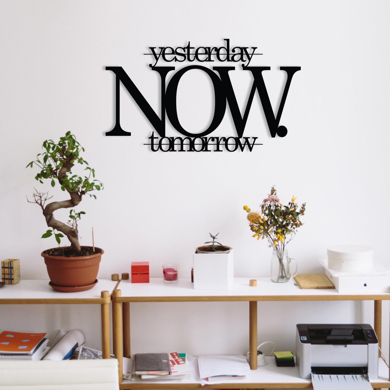Now in Schwarz präsentiert im Onlineshop von KAQTU Design AG. Wanddeko ist von Wallity