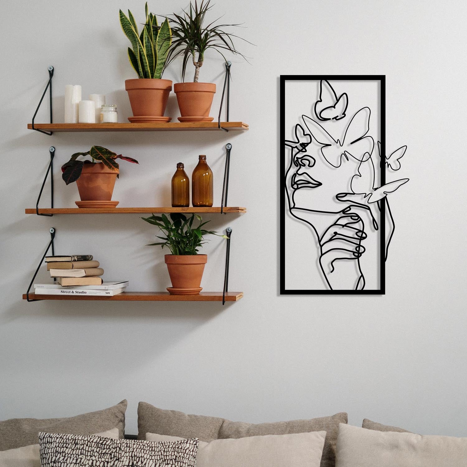 Butterfly Face Female in Schwarz präsentiert im Onlineshop von KAQTU Design AG. Wanddeko ist von Wallity