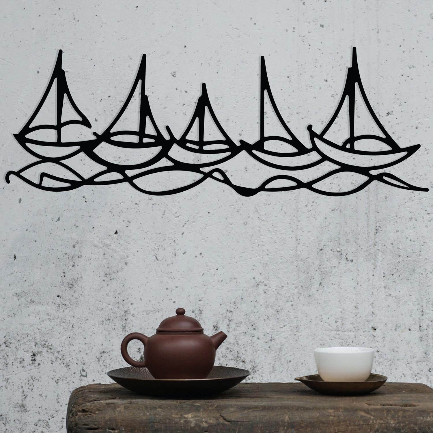 Ships In Water in Schwarz präsentiert im Onlineshop von KAQTU Design AG. Wanddeko ist von Wallity
