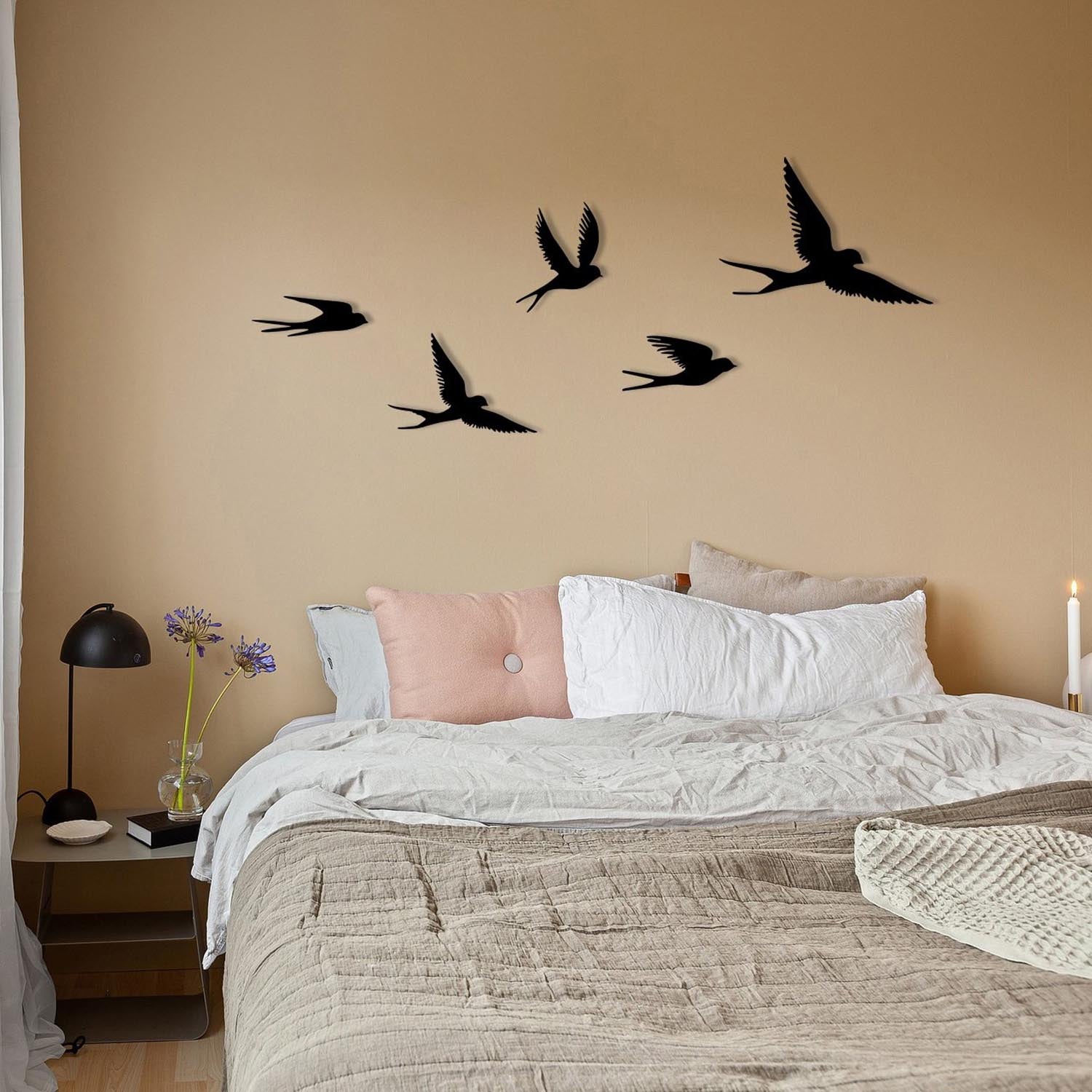 Crow in Schwarz präsentiert im Onlineshop von KAQTU Design AG. Wanddeko ist von Wallity