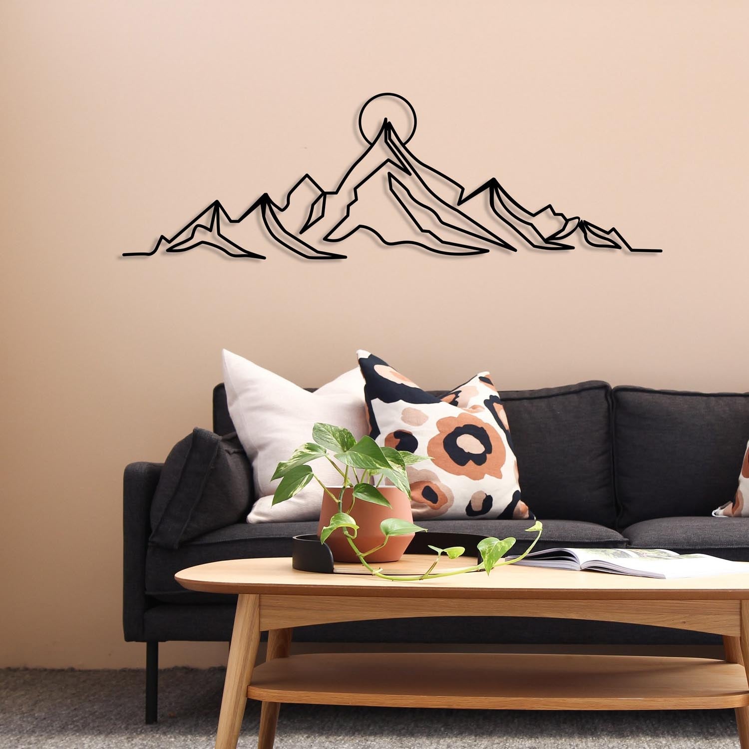 Everest in Schwarz präsentiert im Onlineshop von KAQTU Design AG. Wanddeko ist von Wallity