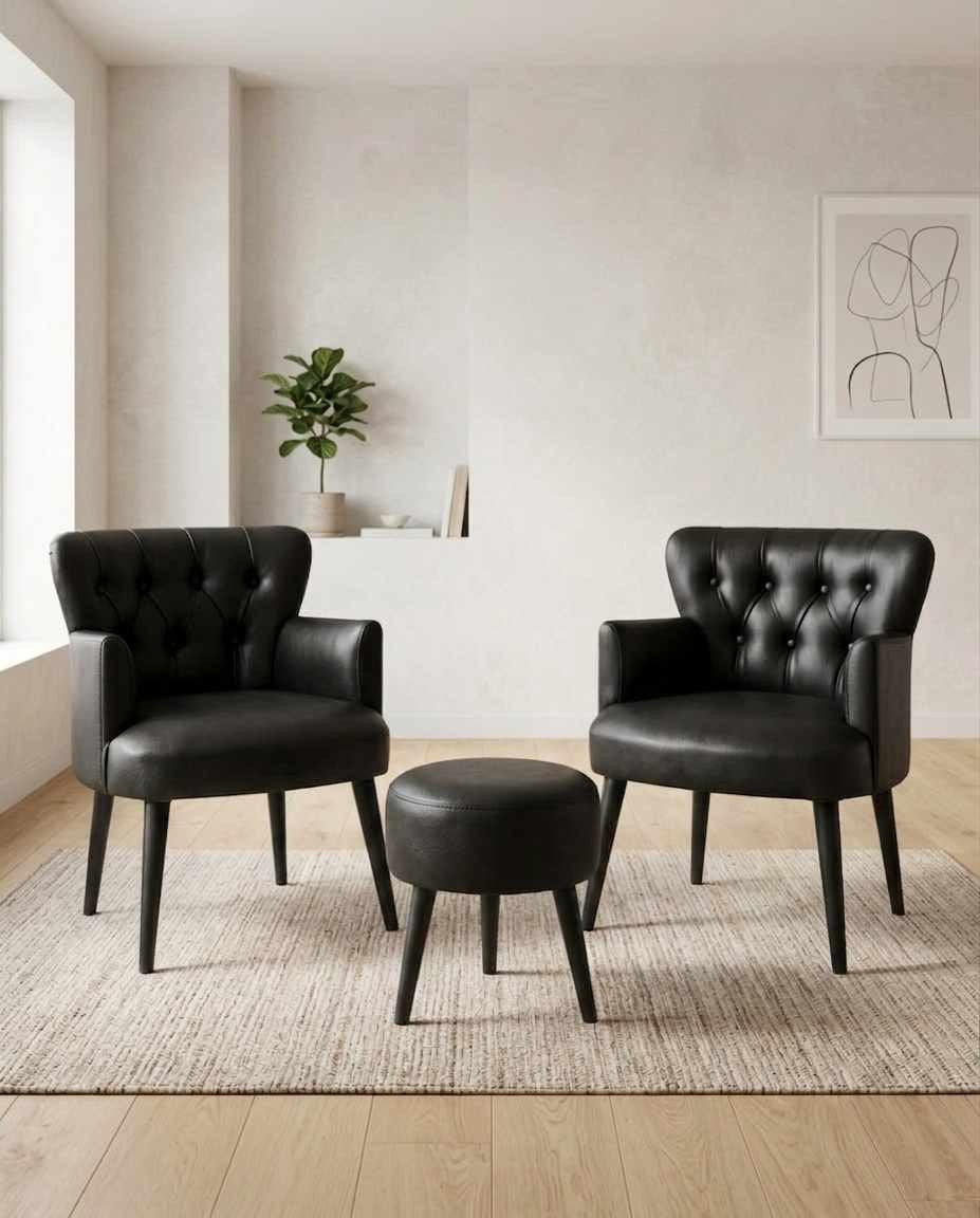 Schwarzes Ohrensessel & Hocker Set aus PU-Leder mit Beinen aus Hainbuche, Hocker-Sitzfläche aus melaminbeschichteter Spanplatte, Hanah Home.