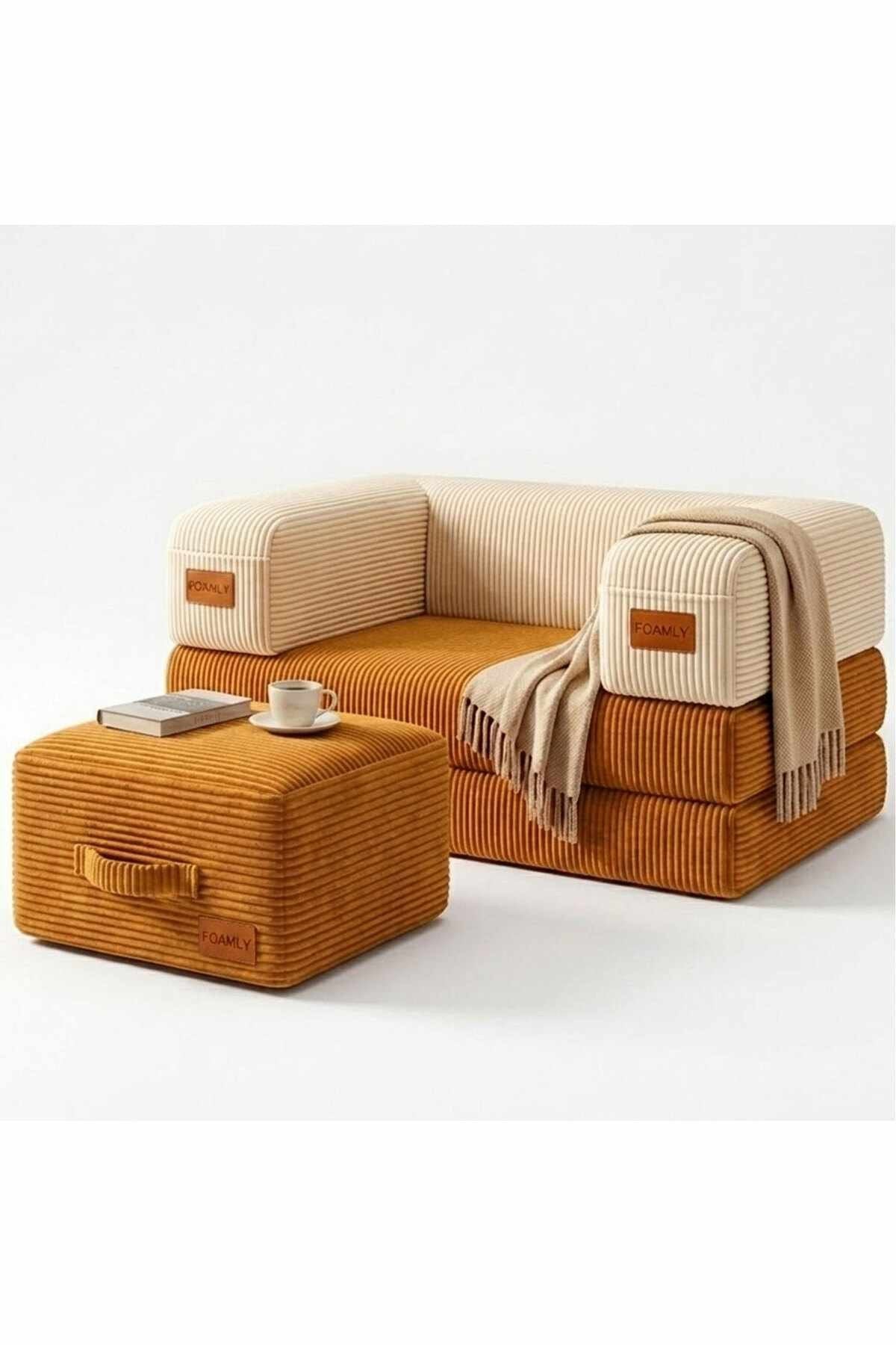 Foto eines 1-Sitzer Sofas mit passendem Pouf in Senfgelb und Creme, Bezug aus Polyester und Leinen, kompaktes rundes Design.