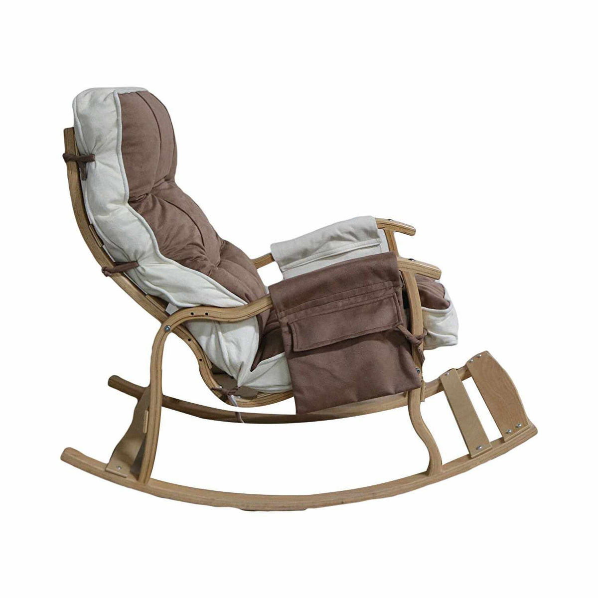 Foto des Mosso Schaukelstuhls von Hanah Home in Braun/Creme, Gestell aus Hainbuchen-Sperrholz, Sitzfläche mit Schaumstoffpolsterung und Polyesterbezug.