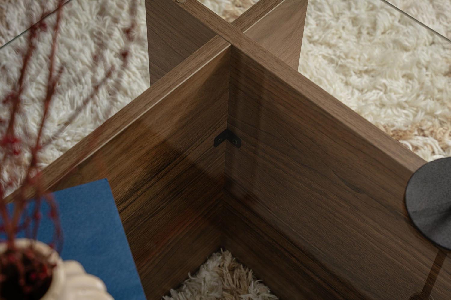 Vetrino - Walnut in Walnuss präsentiert im Onlineshop von KAQTU Design AG. Beistelltisch ist von Nordure