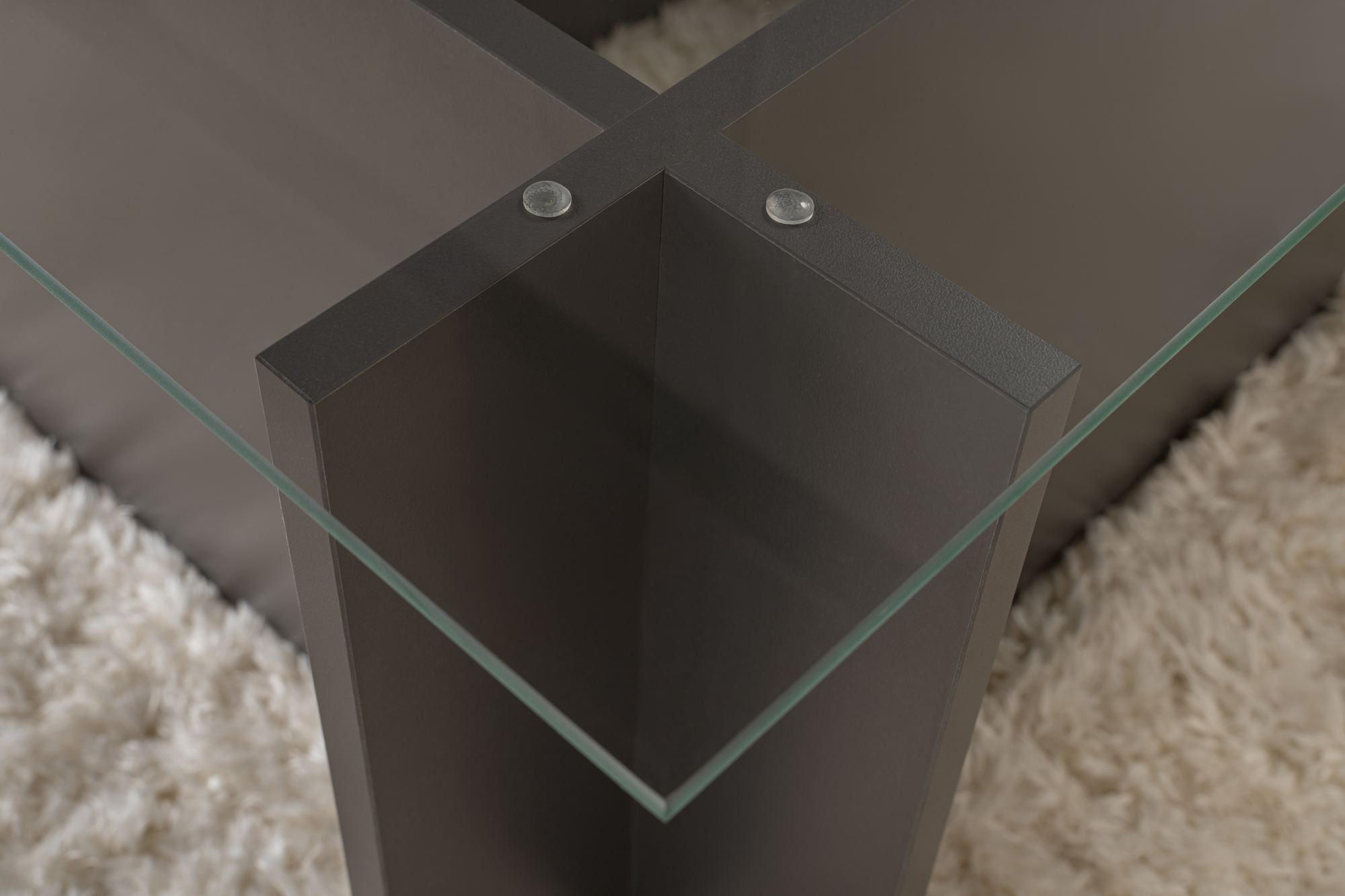 Vetrino - Anthracite in Anthrazit präsentiert im Onlineshop von KAQTU Design AG. Beistelltisch ist von Nordure