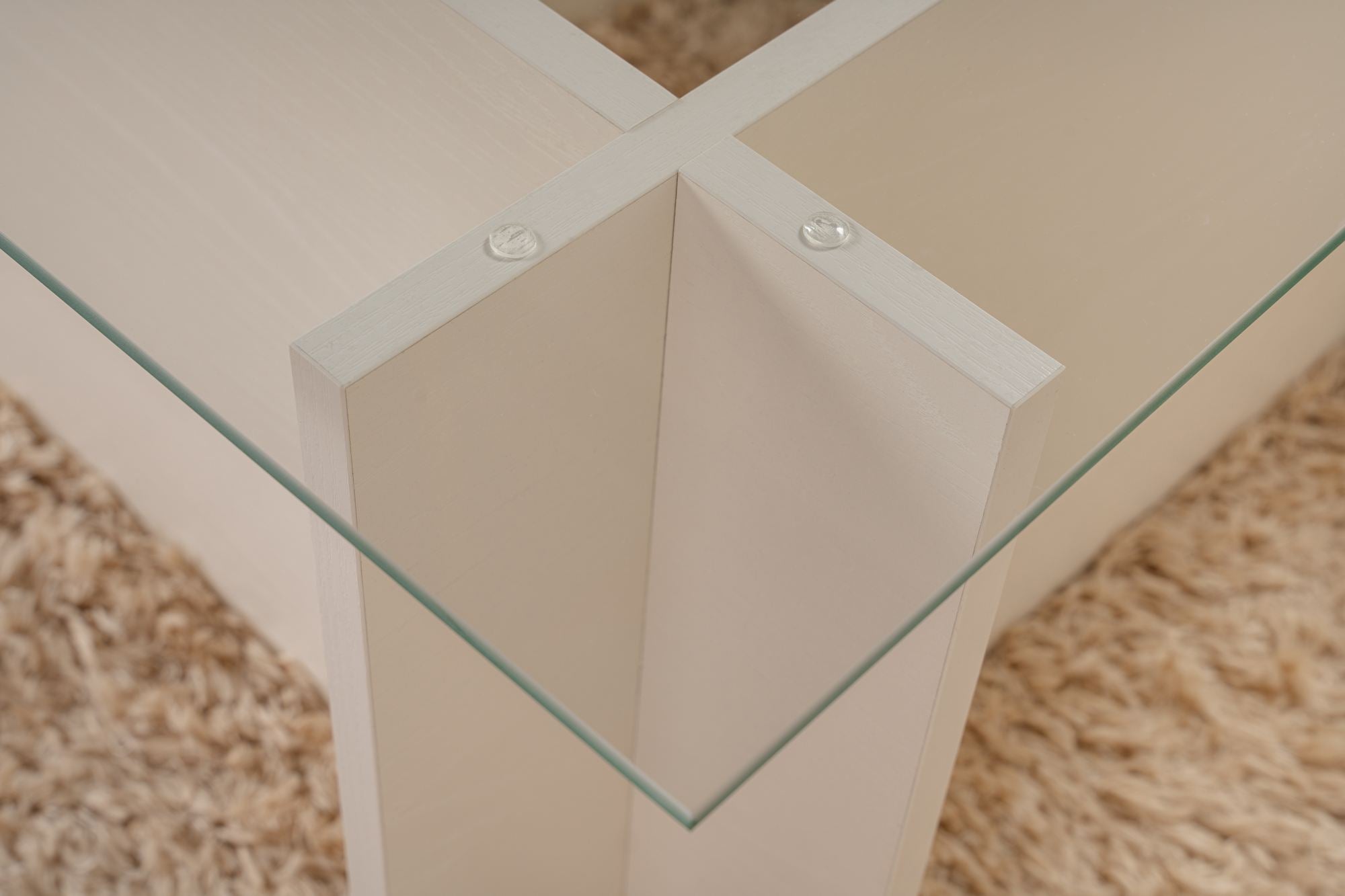 Vetrino - Wooden White in Holz Weiss präsentiert im Onlineshop von KAQTU Design AG. Beistelltisch ist von Nordure