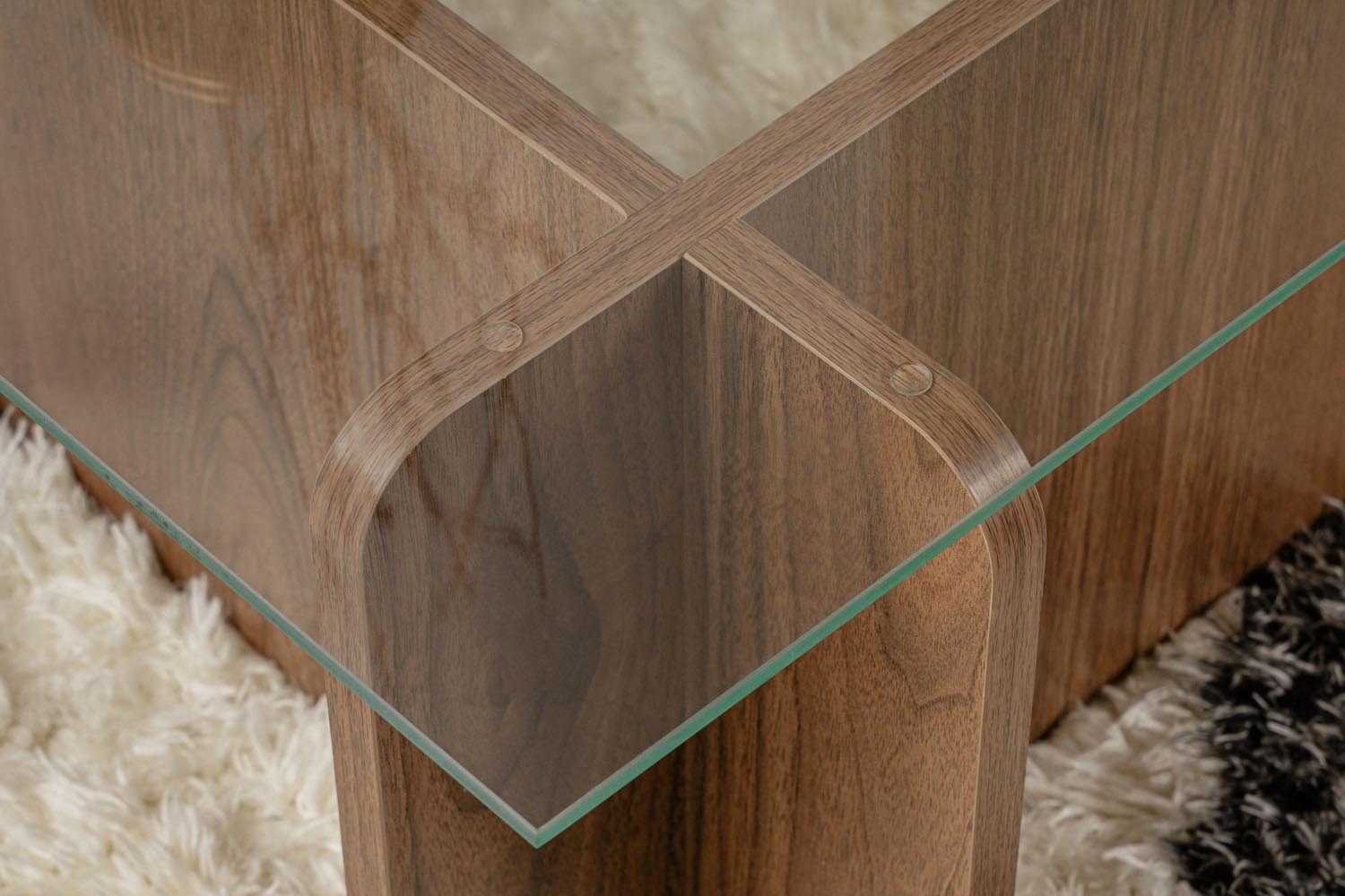 Flavio - Walnut in Walnuss präsentiert im Onlineshop von KAQTU Design AG. Beistelltisch ist von Nordure