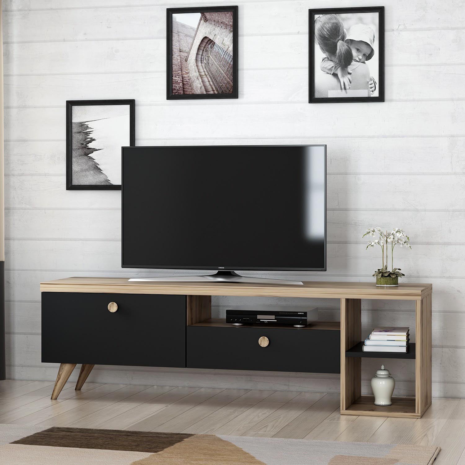 Parion - Black in Schwarze Eiche präsentiert im Onlineshop von KAQTU Design AG. Sideboard ist von Hanah Home
