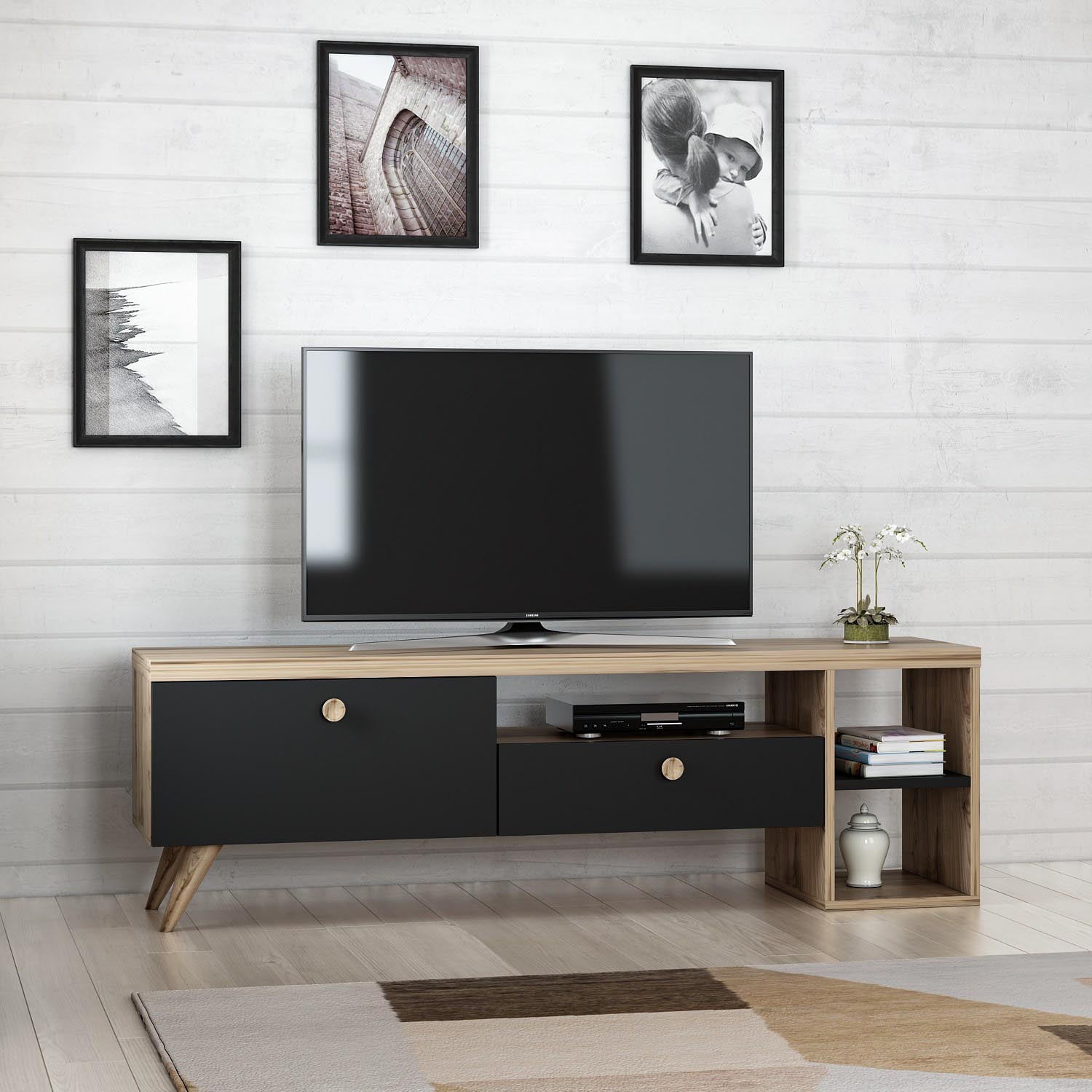 Parion - Black in Schwarze Eiche präsentiert im Onlineshop von KAQTU Design AG. Sideboard ist von Hanah Home