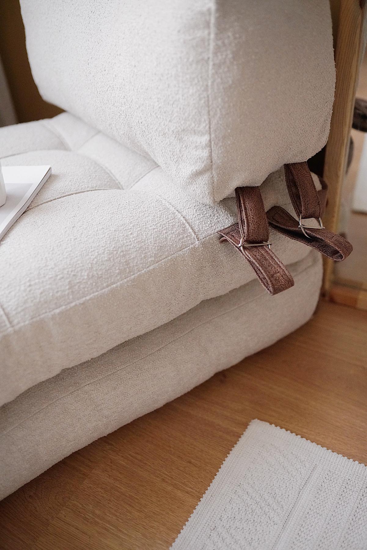 Fold Teddy - Cream in Sahne präsentiert im Onlineshop von KAQTU Design AG. Bettsofa ist von Atelier Del Sofa