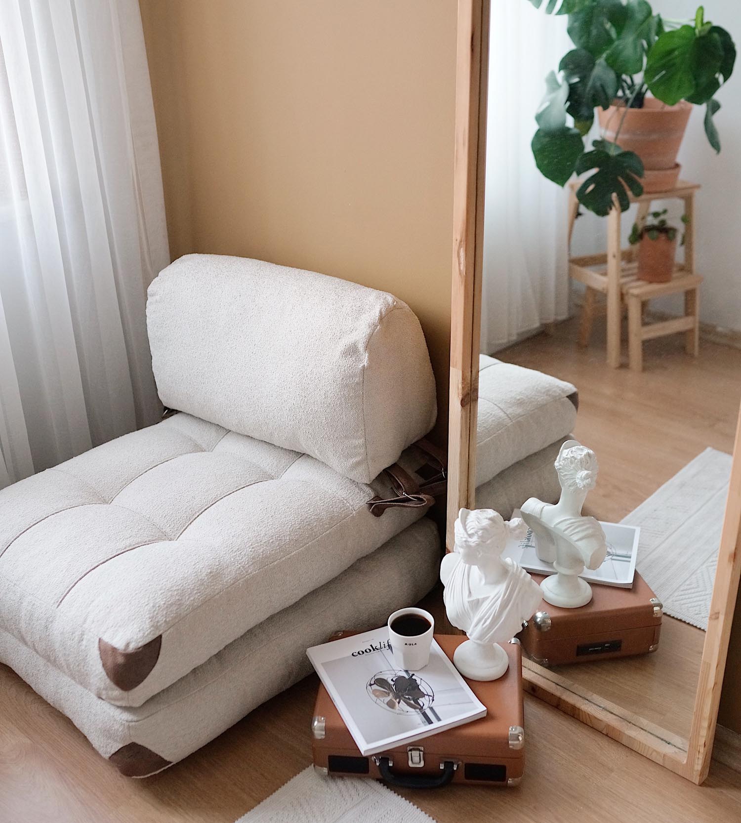 Fold Teddy - Cream in Sahne präsentiert im Onlineshop von KAQTU Design AG. Bettsofa ist von Atelier Del Sofa
